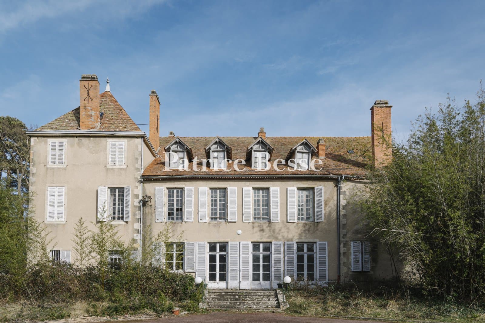 19th Century Manor with Panoramic Views on 22 Hectares 2