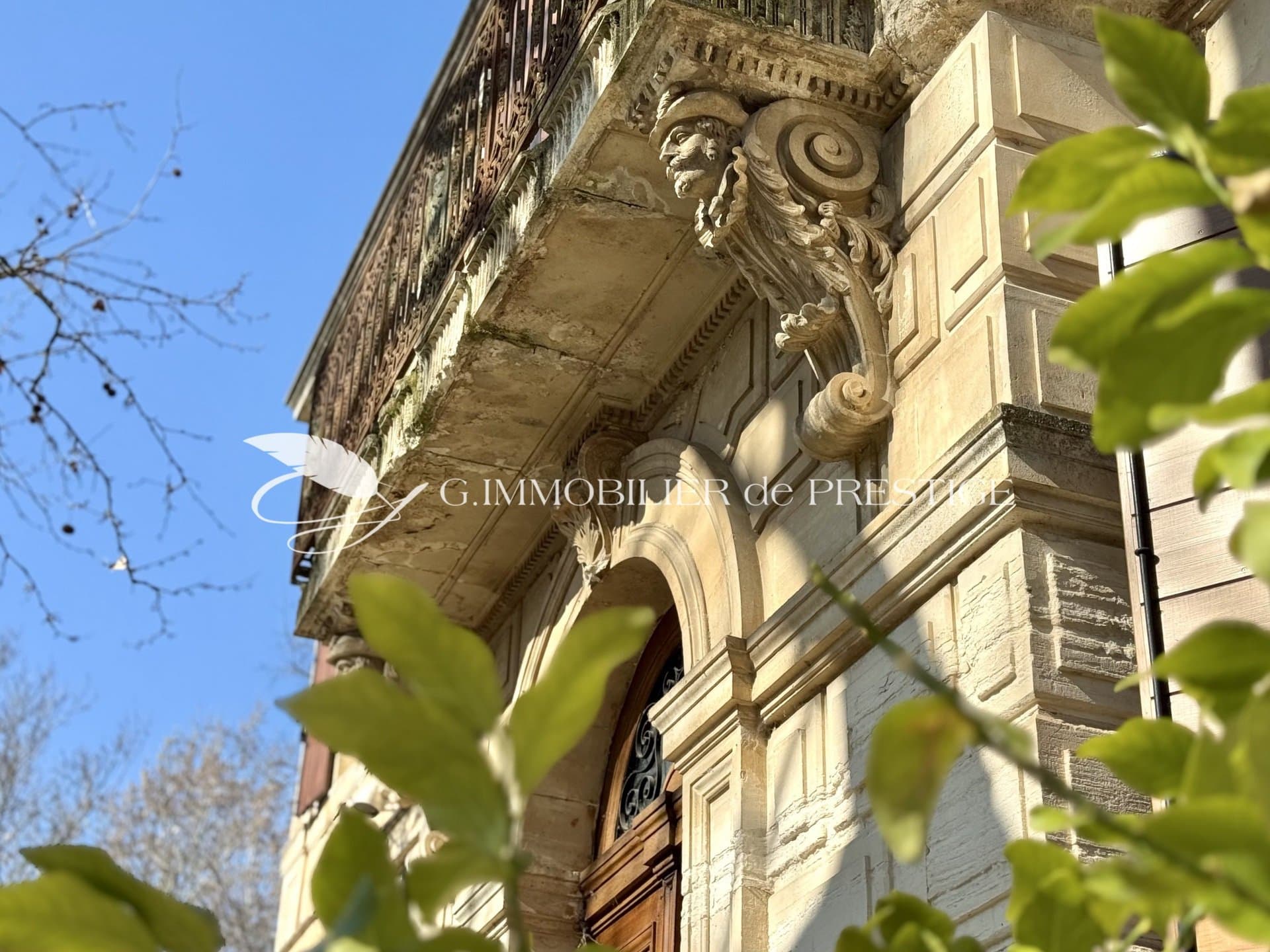 Elegant 19th Century Château With Event Potential In Provence 3