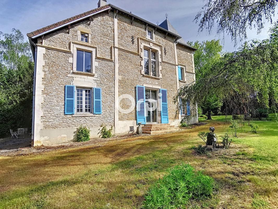 Castle 482 Sqm 10 Bedrooms — in France