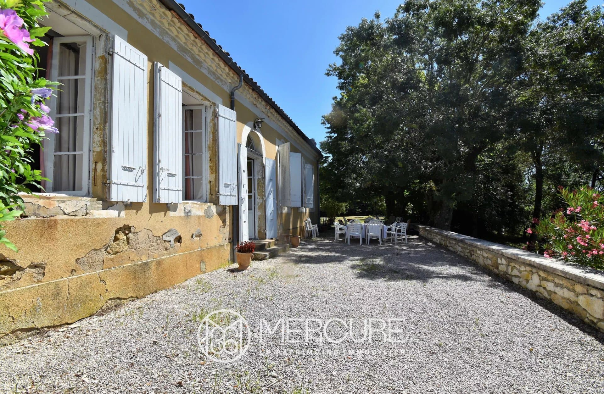 Charming Castle with Swimming Pool and Expansive Terrace 4