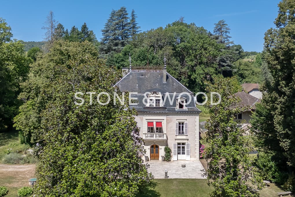 Exceptional 19th Century Mansion With Swimming Pool And Tennis Court 2