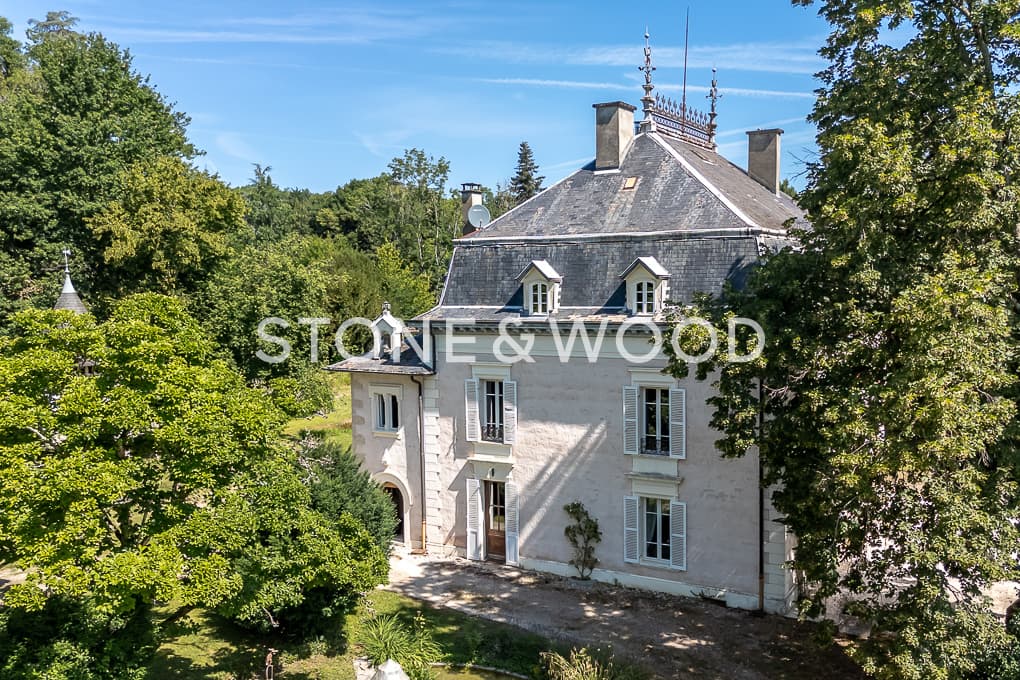 Exceptional 19th Century Mansion With Swimming Pool And Tennis Court 3