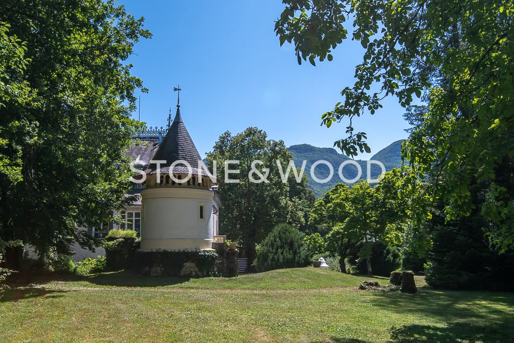 Exceptional 19th Century Mansion With Swimming Pool And Tennis Court 4