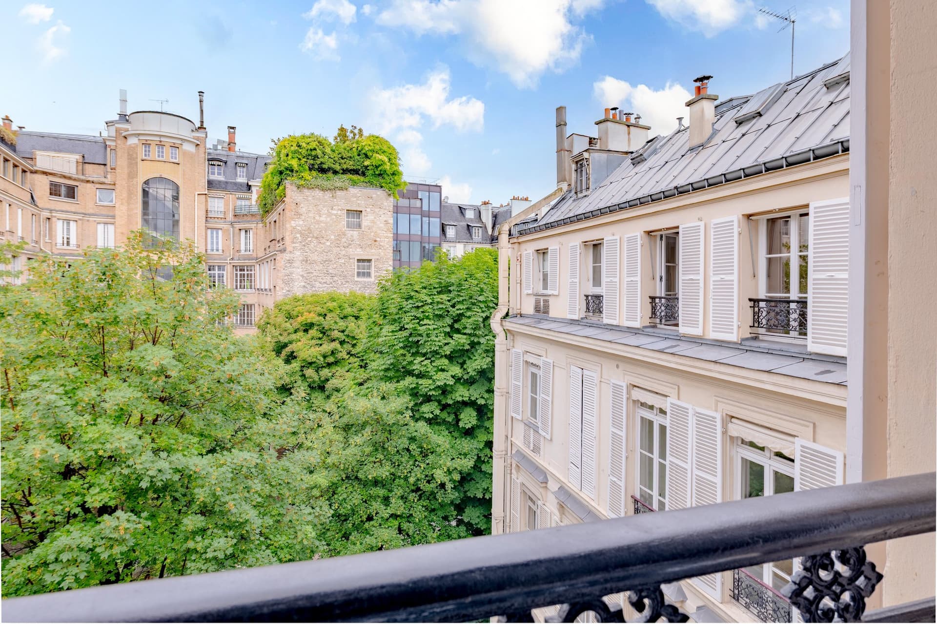 Exceptional Top Floor Apartment with Garden Views in Central Paris 4