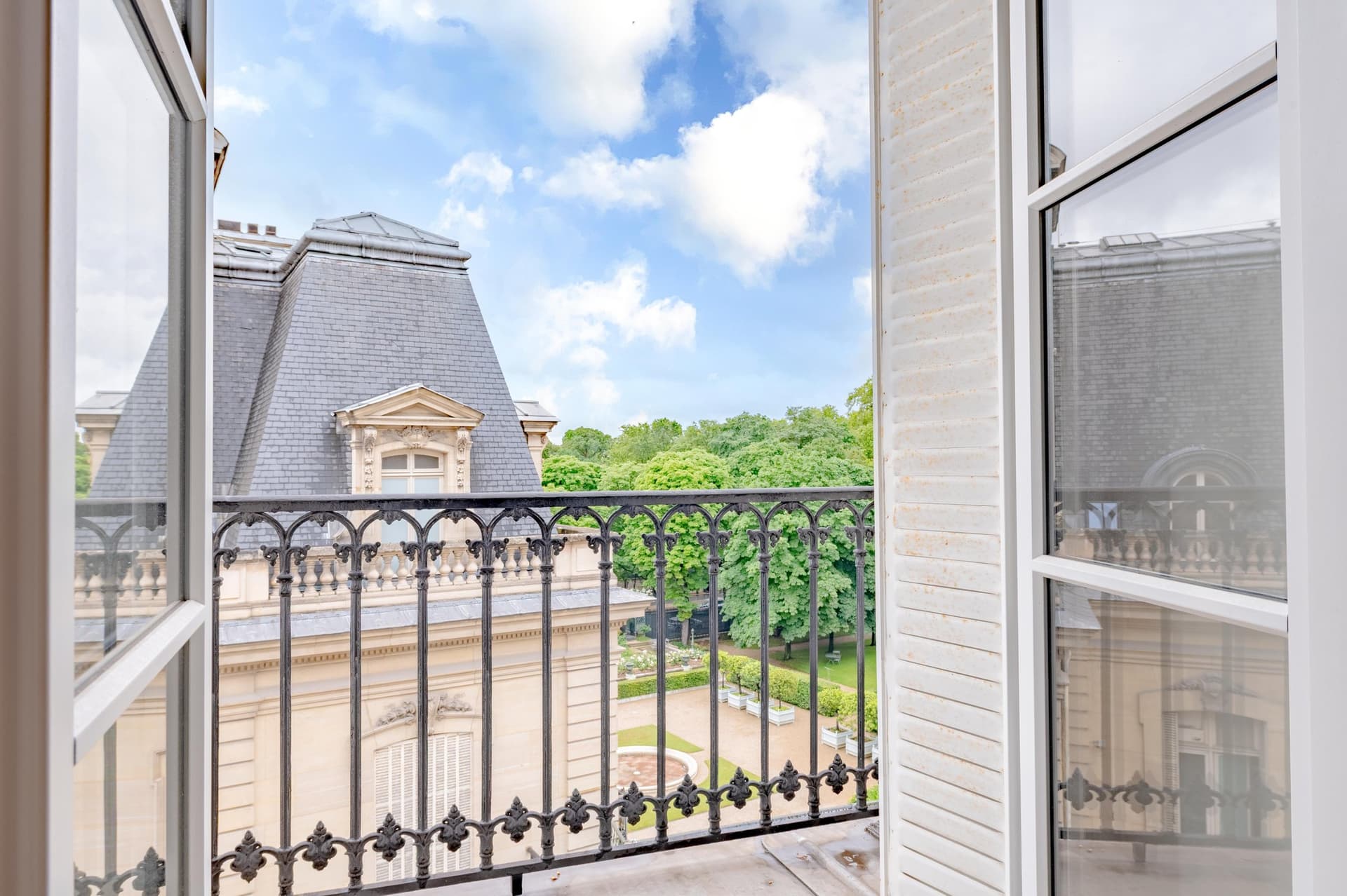 Exceptional Top Floor Apartment with Garden Views in Central Paris 5