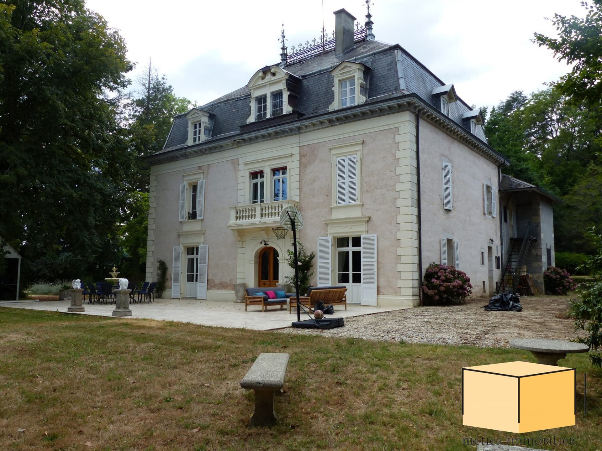 Stunning 19th Century Château With Tennis Court And Swimming Pool 2