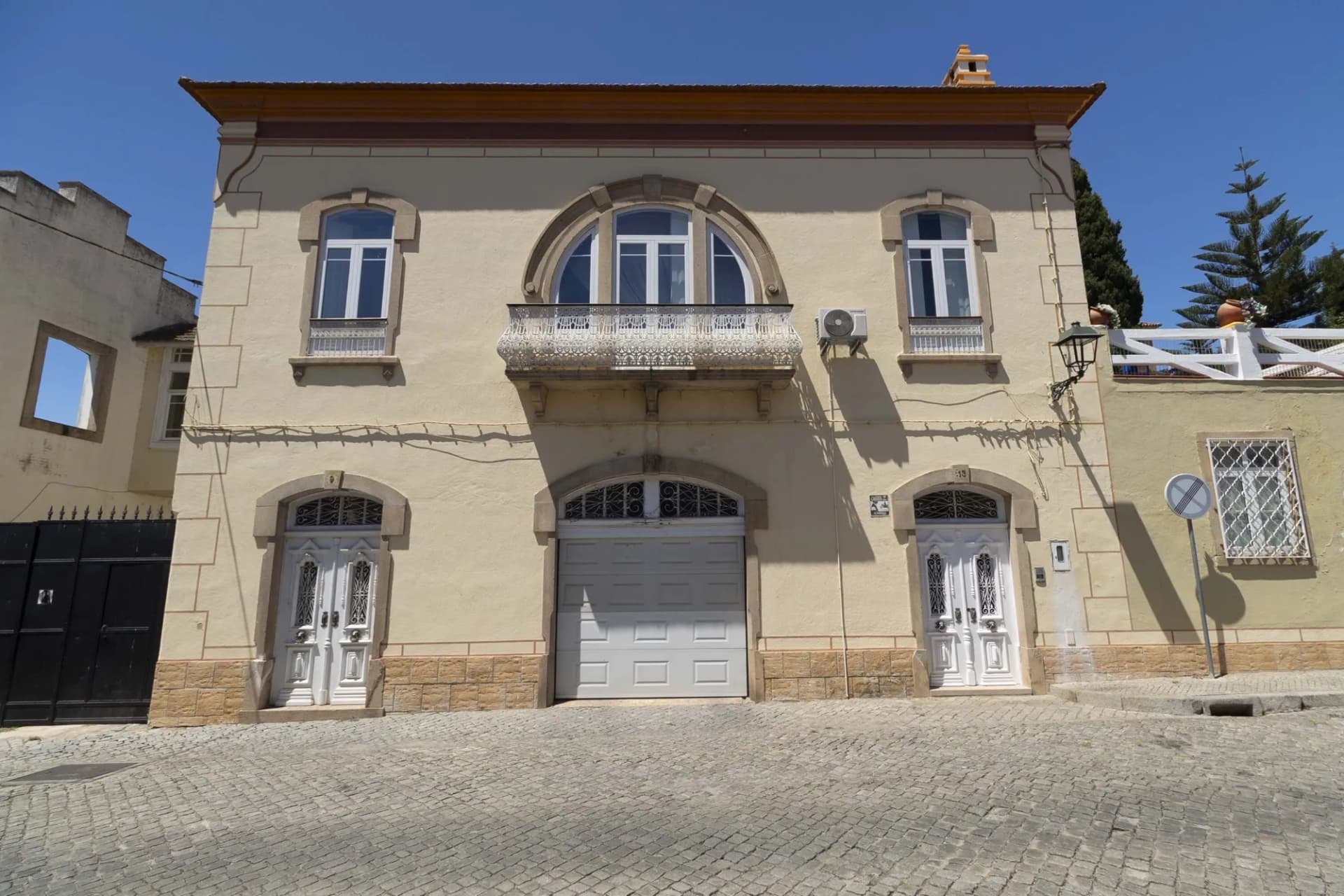 Elegant 1905 Palace With Pool And Gardens In Crato