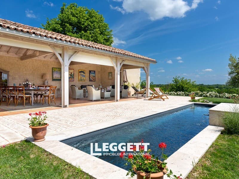 Elegant 16th Century Château Wing With Landscaped Gardens And Swimming Pool