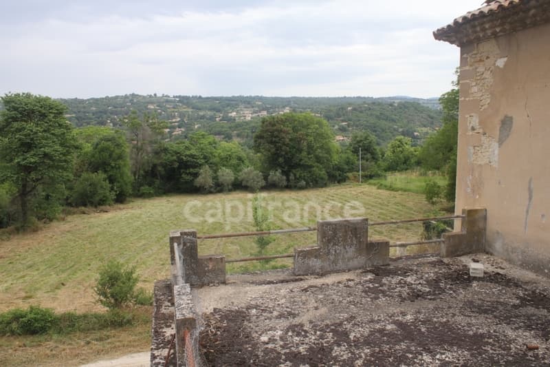 Historic Castle in Luberon with Renovation Potential 3