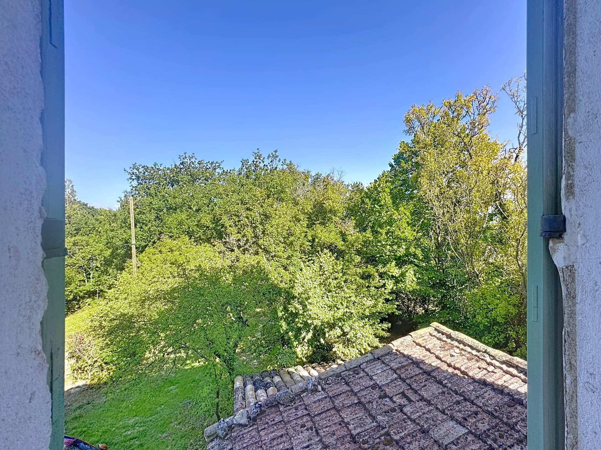 Charming 18th Century House With Hundred-Year-Old Trees 2