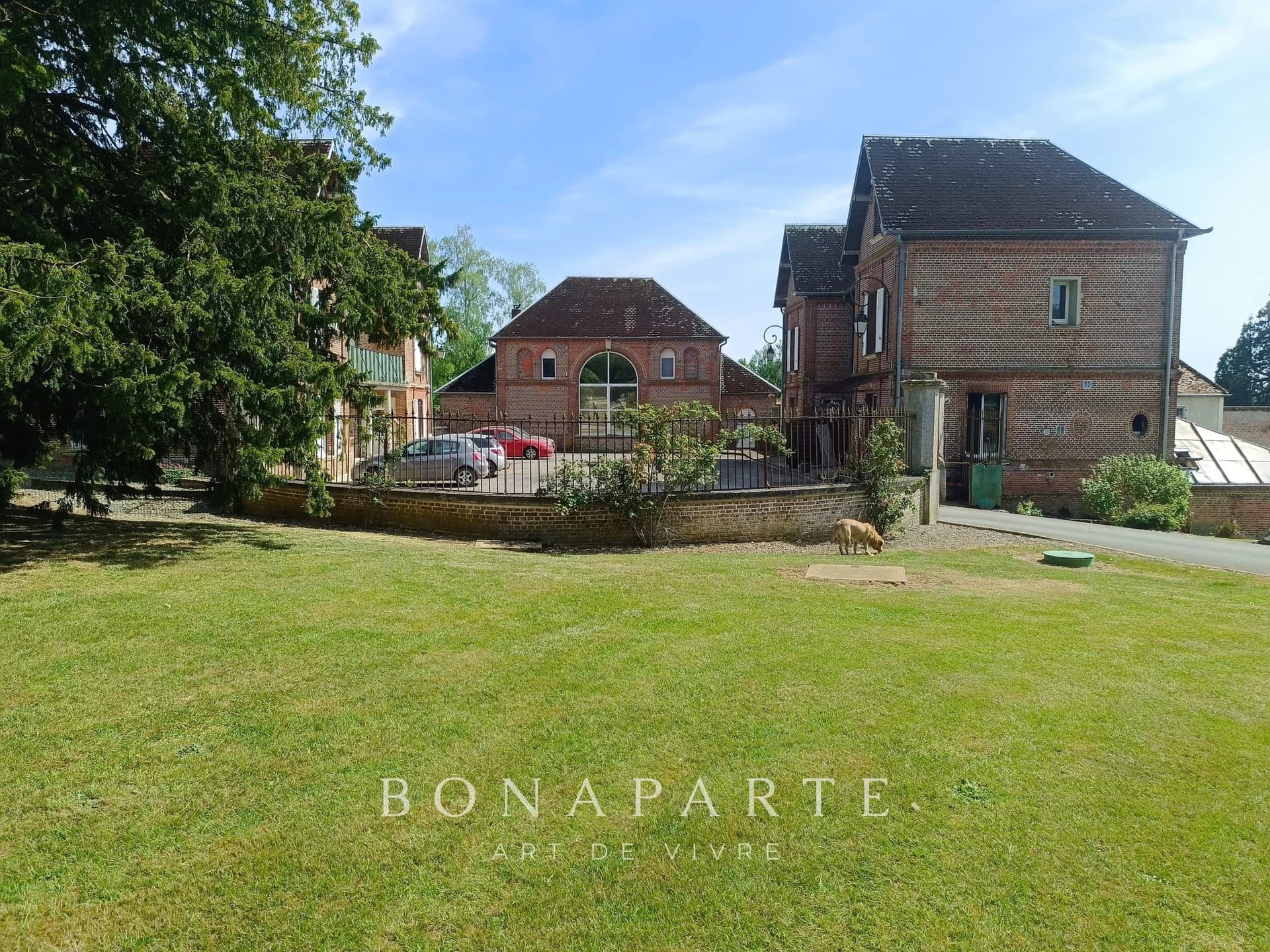Elegant Castle With 10 Bedrooms And Modern Amenities 5