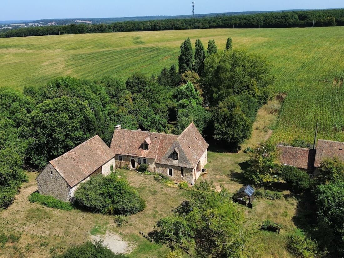 Charming Castle with 2 Bedrooms and Balcony