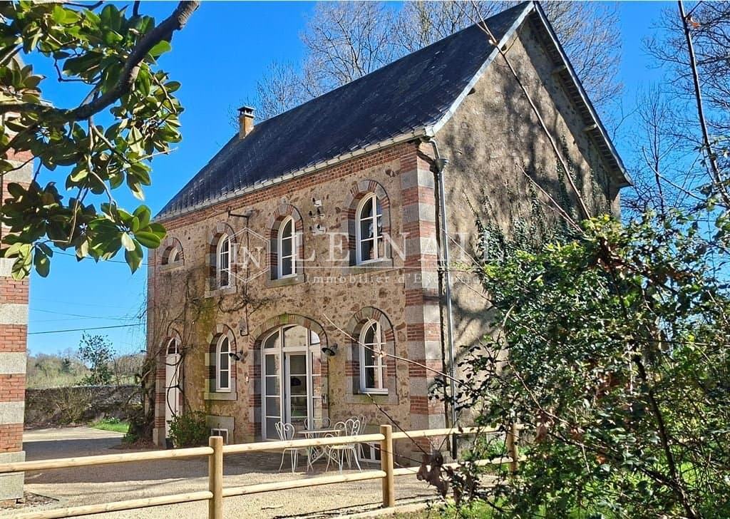 Charming Château With Guest House And Pool In The Vendée Countryside 4