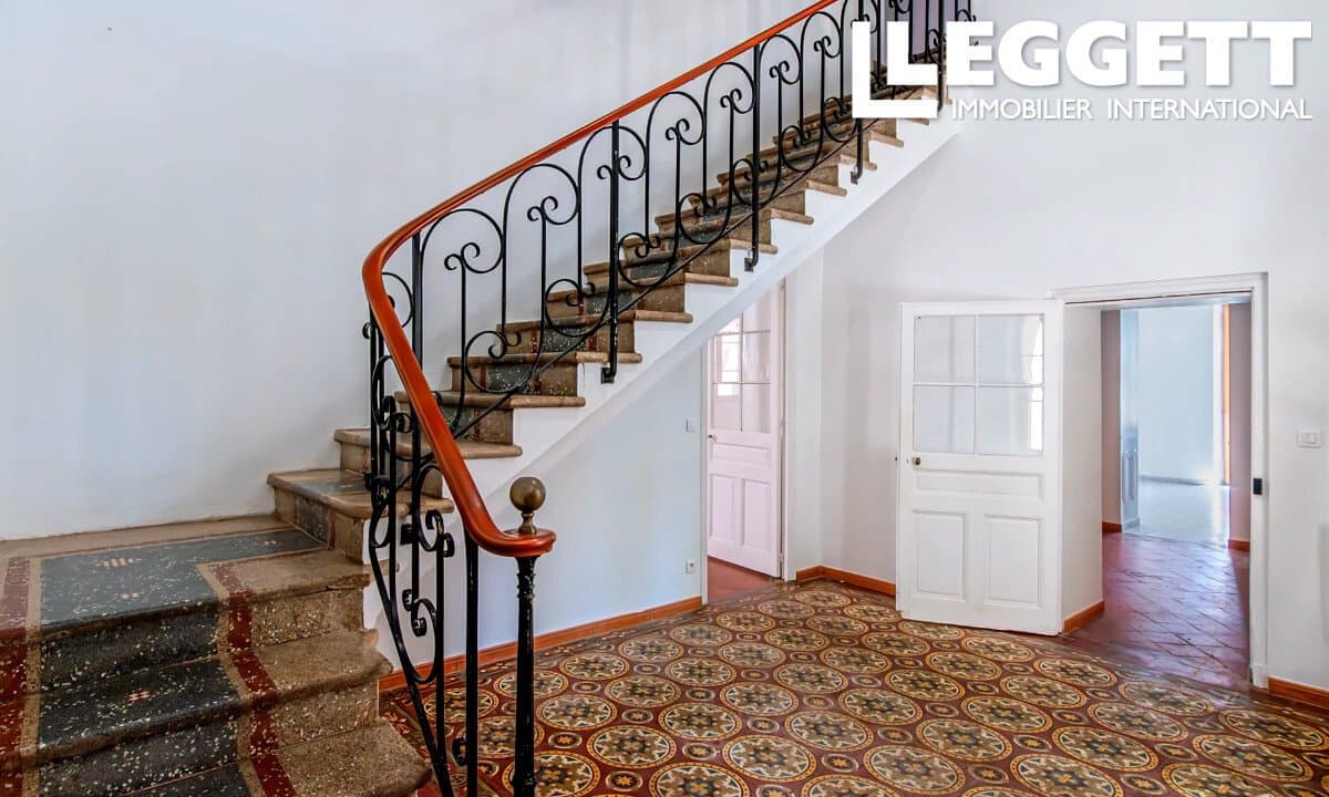 Historic Château Estate with Independent Guest Accommodation and Scenic Views 4