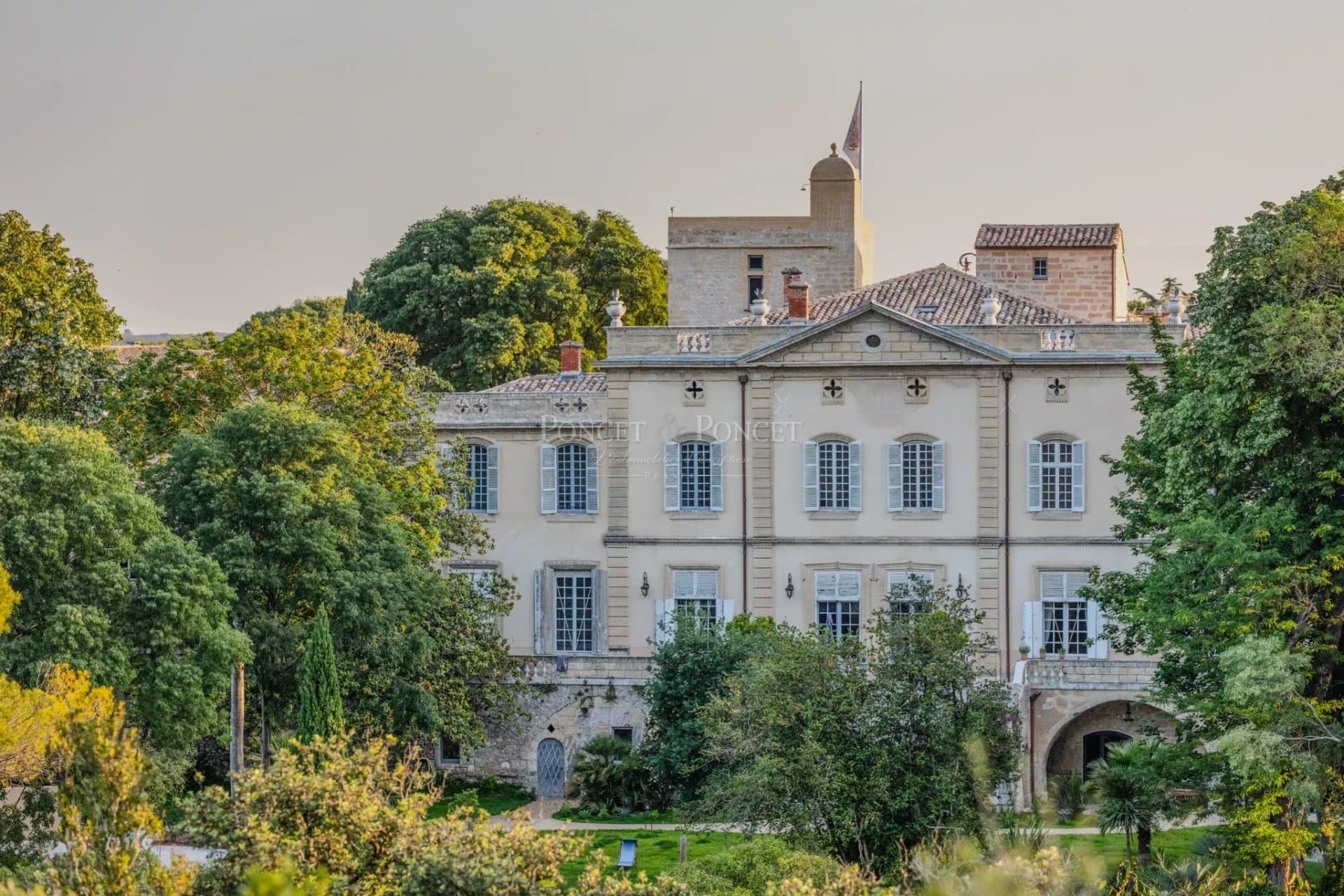 Historic Château with 19 Bedrooms and Panoramic Gardens — Château for sale in Gard, France
