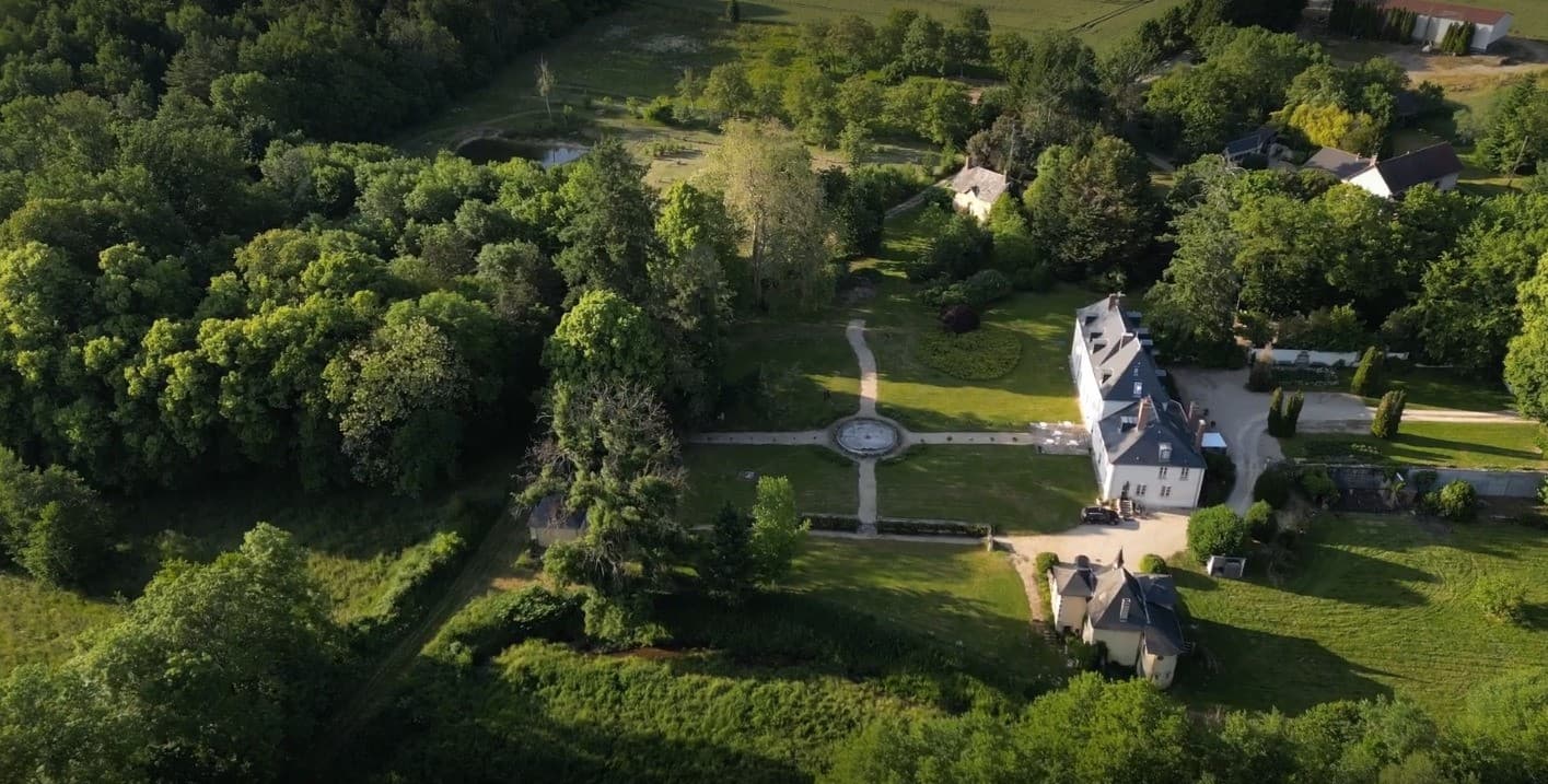 Historic 17-Room Castle With Terrace And Cellar 4