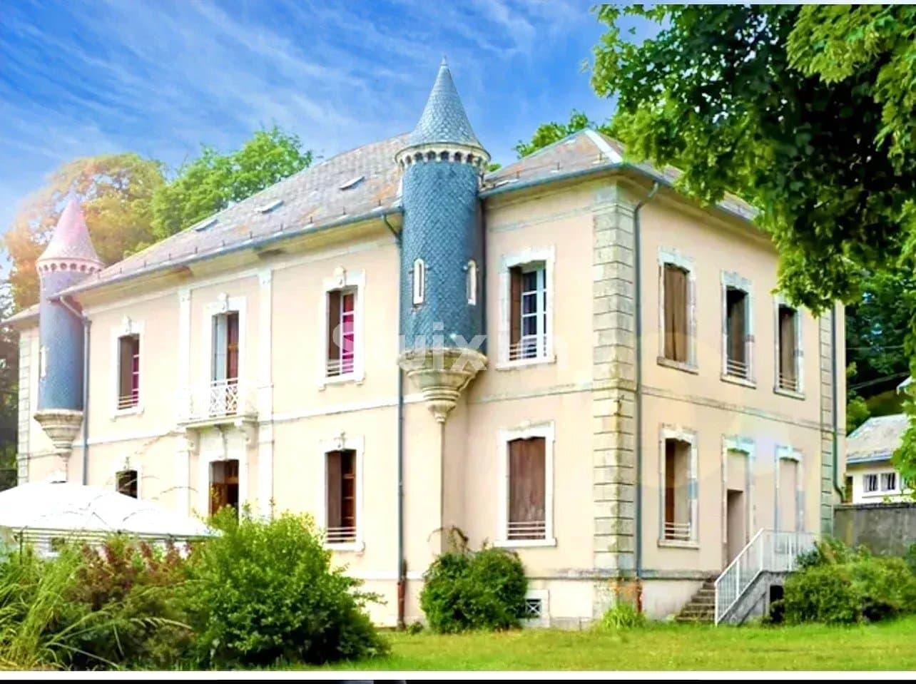 Château With Pond And Tennis Courts In A 15 Hectare Estate
