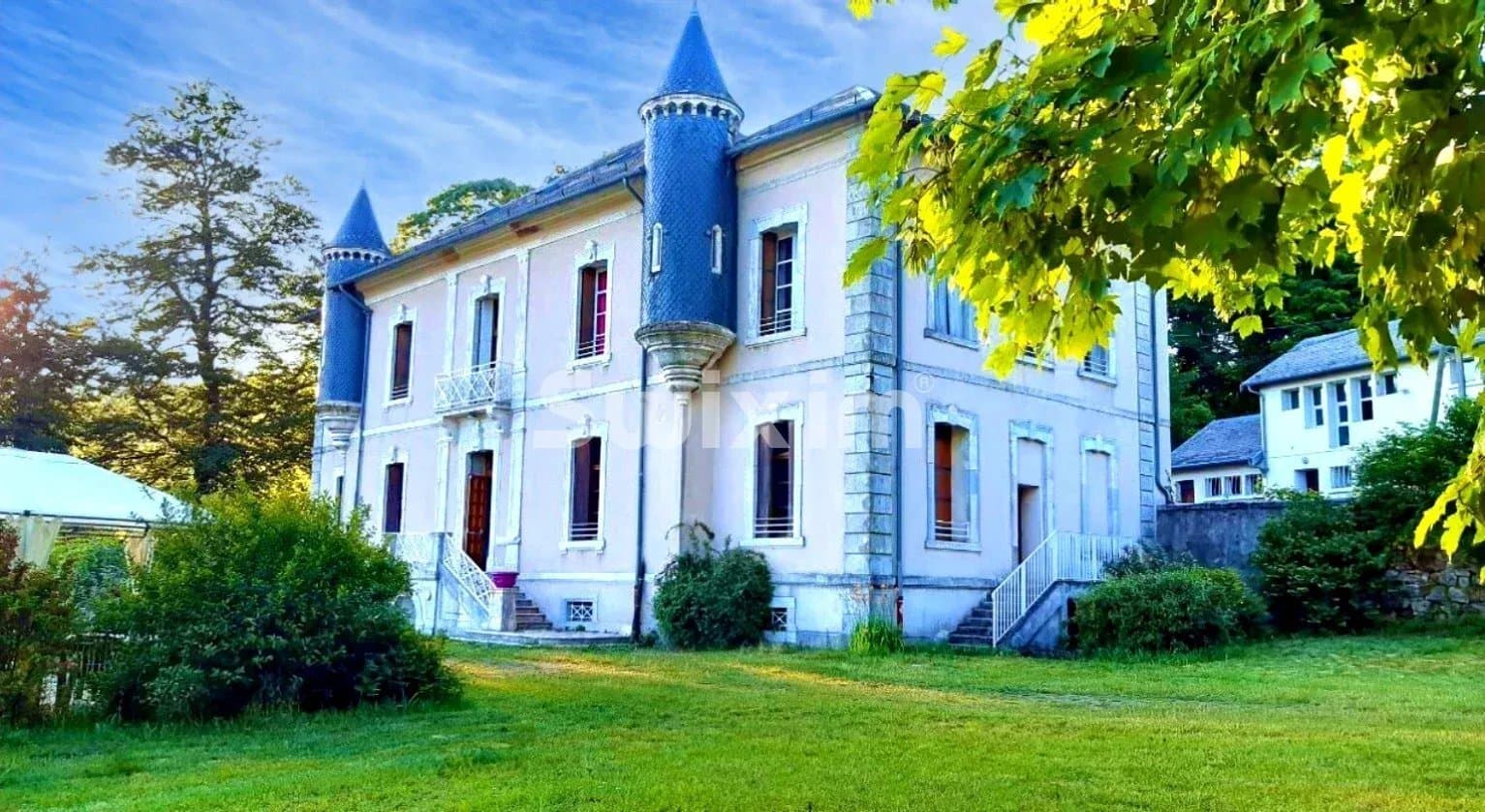 Château With Pond And Tennis Courts In A 15 Hectare Estate 2