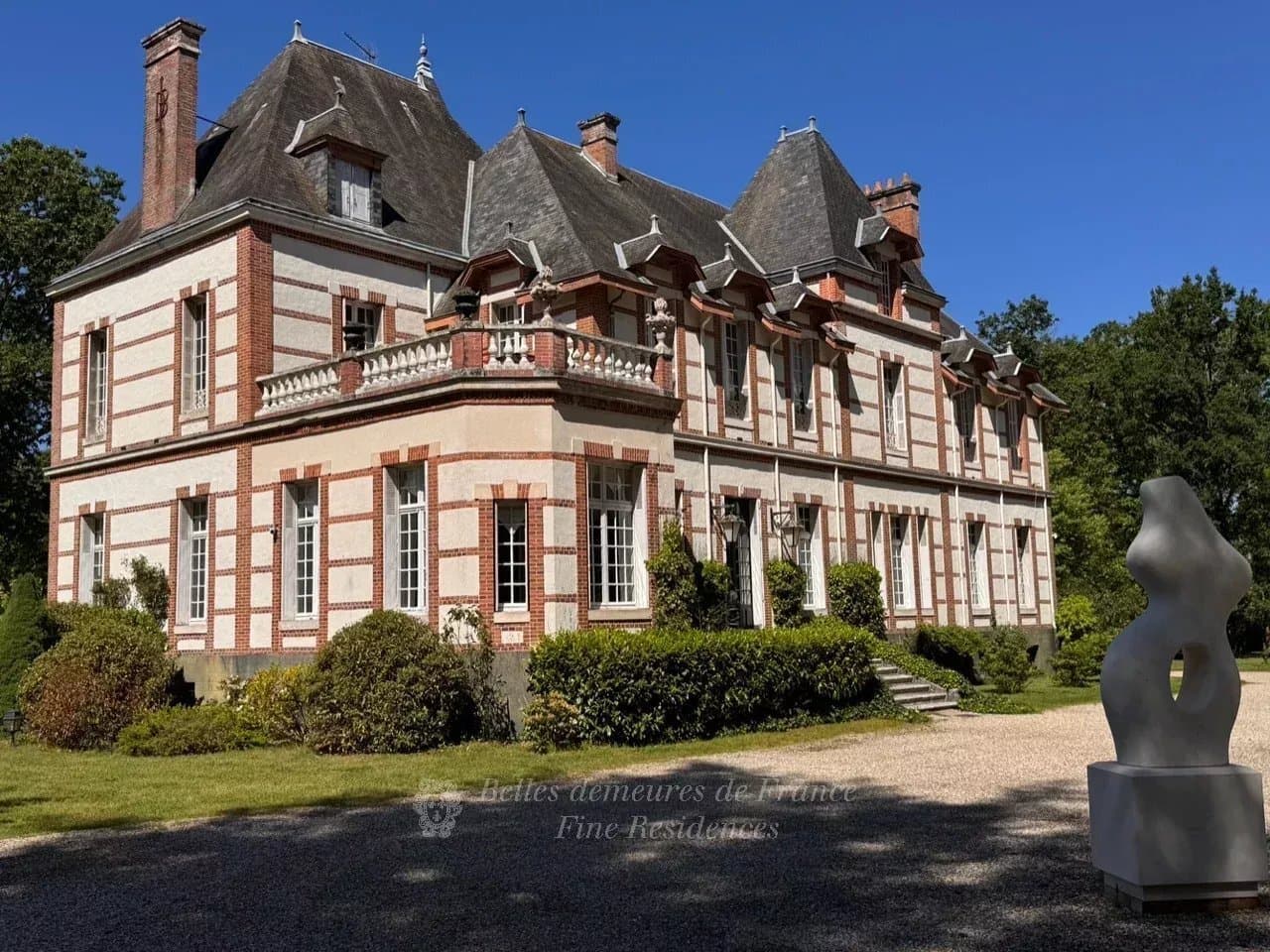 Elegant Château with Heated Saltwater Pool in a 1.65 Hectare Park