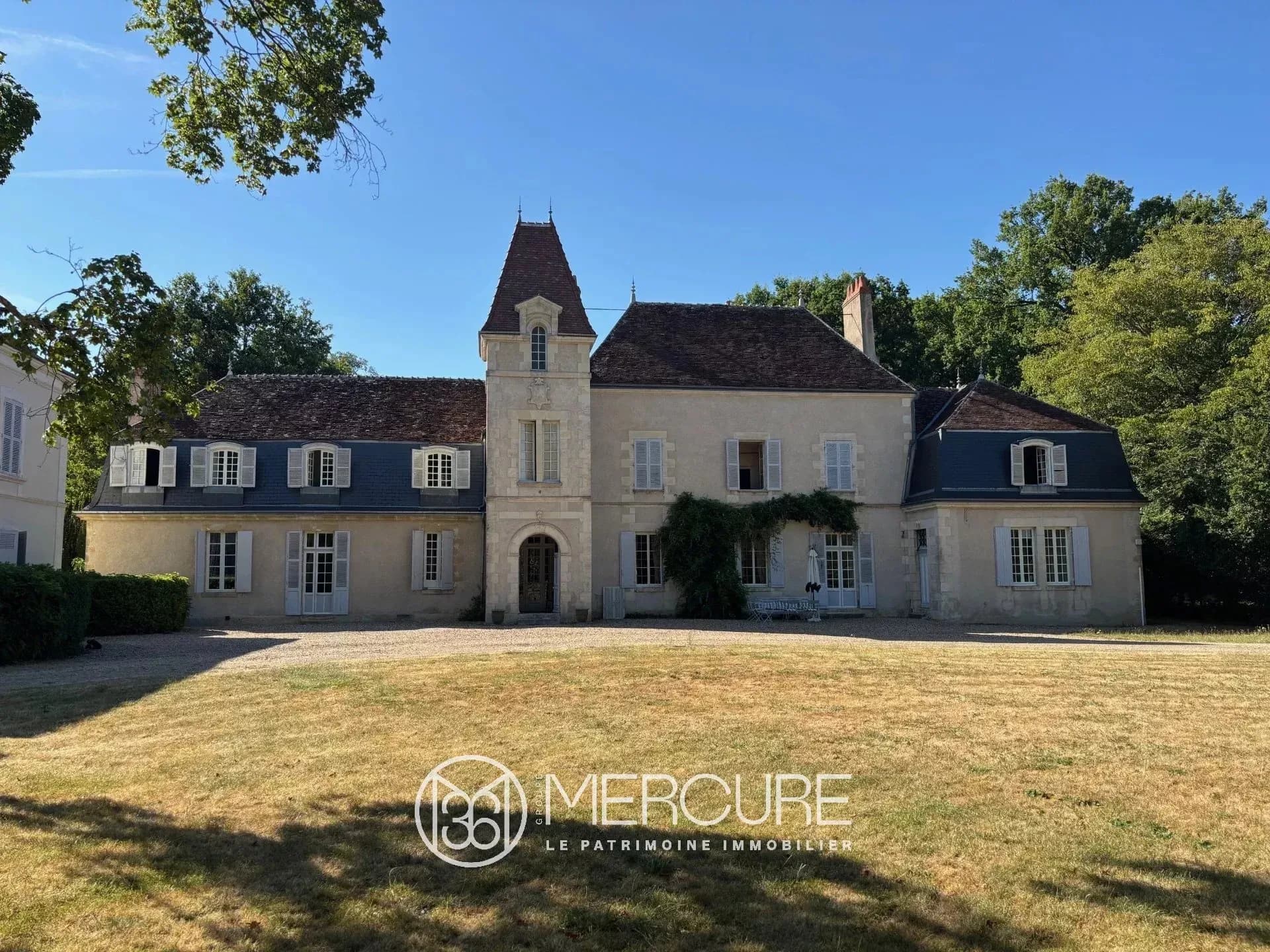 Château Estate With 8 Bedrooms And 30 Hectares Of Parkland