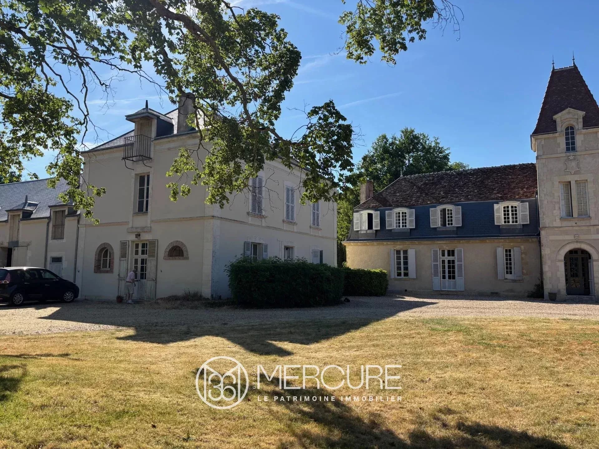 Château Estate With 8 Bedrooms And 30 Hectares Of Parkland 2