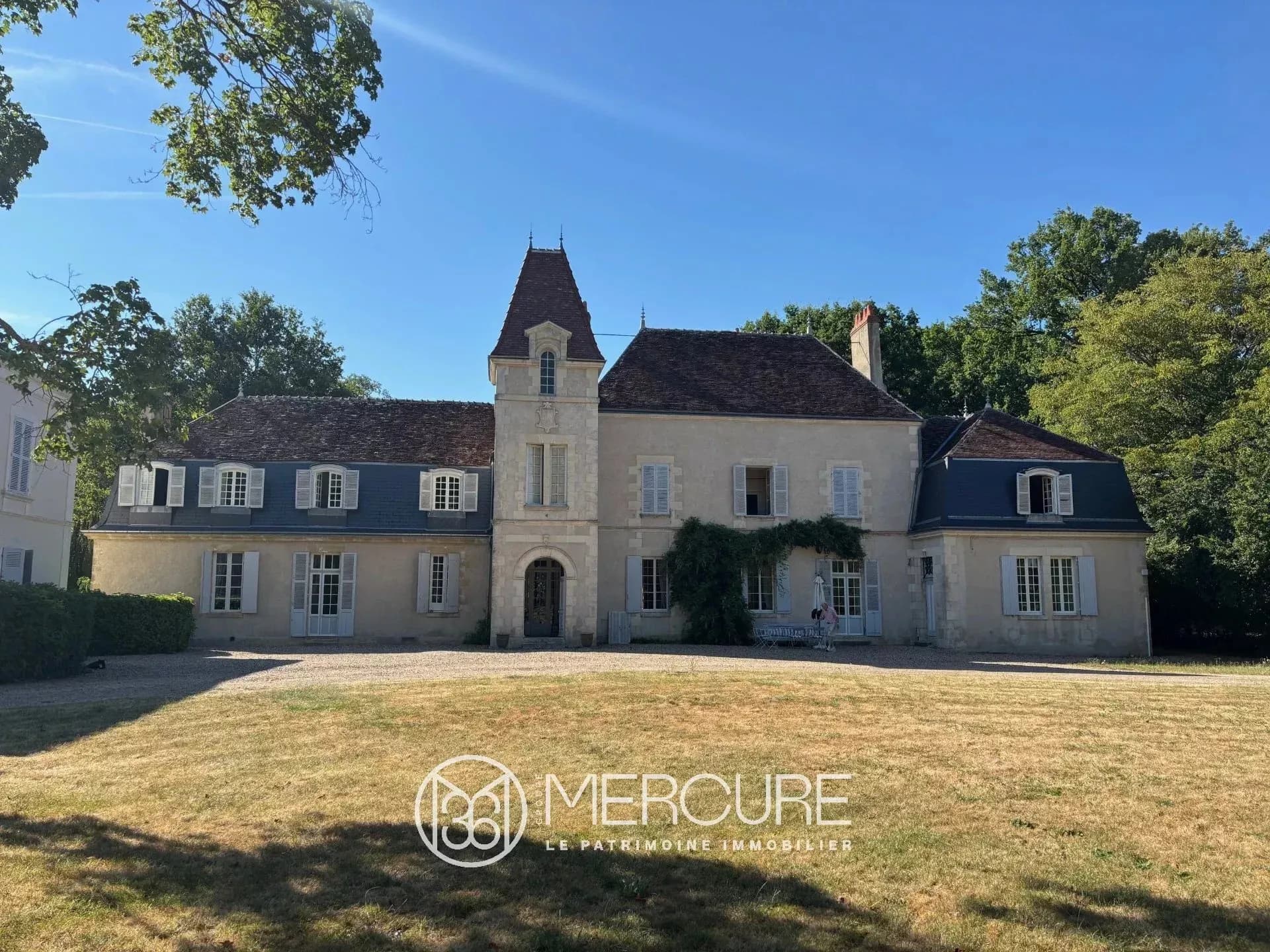 Château Estate With 8 Bedrooms And 30 Hectares Of Parkland 4