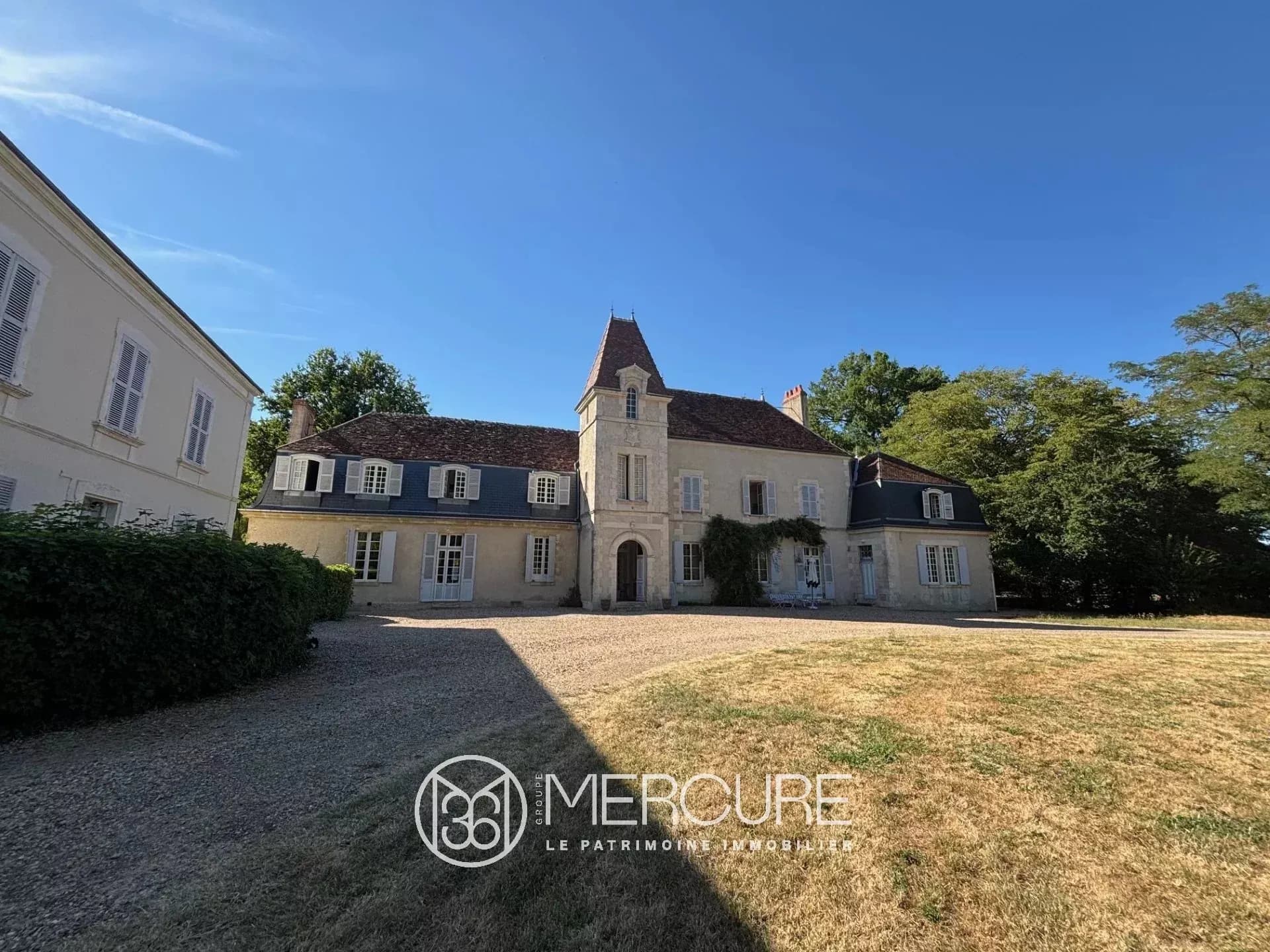 Château Estate With 8 Bedrooms And 30 Hectares Of Parkland 5