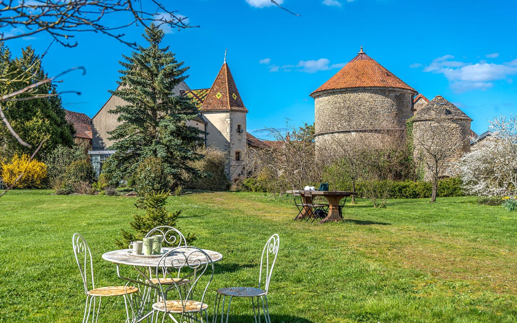 Historic Manor House with Pool and Tennis Court Near Dijon 4
