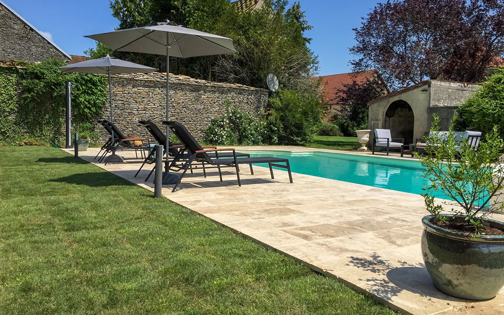 Historic Manor House with Pool and Tennis Court Near Dijon 5