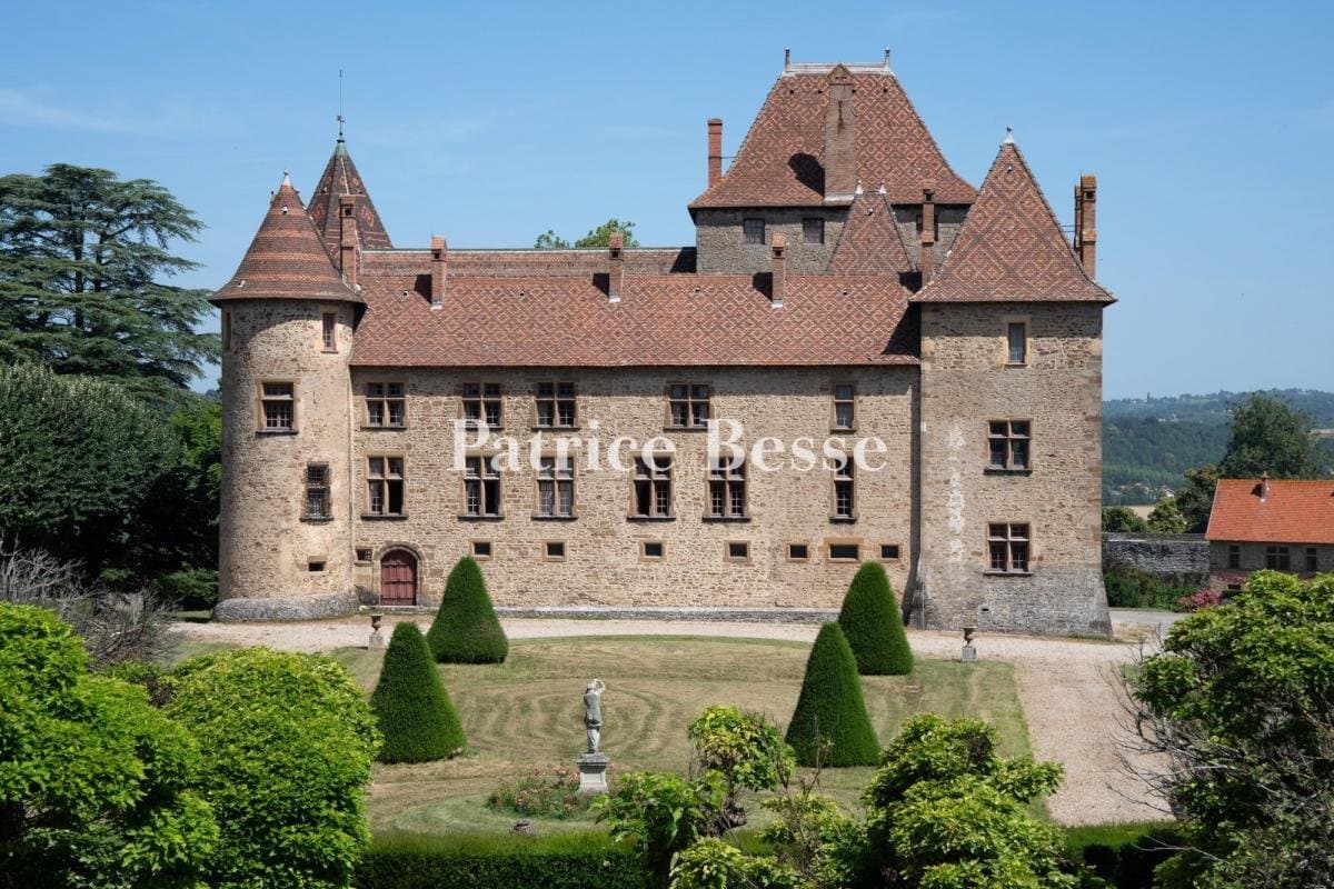 Historic 13th Century Château With Gardens And Towers