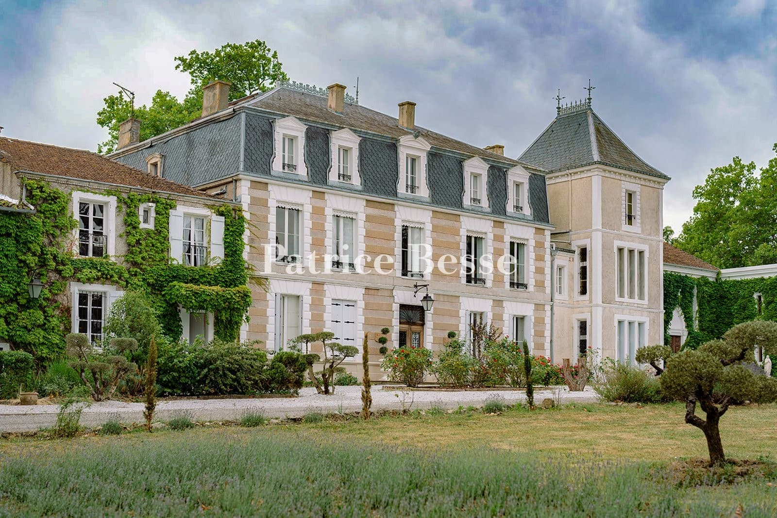 Spacious Castle With 20 Bedrooms And Swimming Pool — in Aude, Occitanie