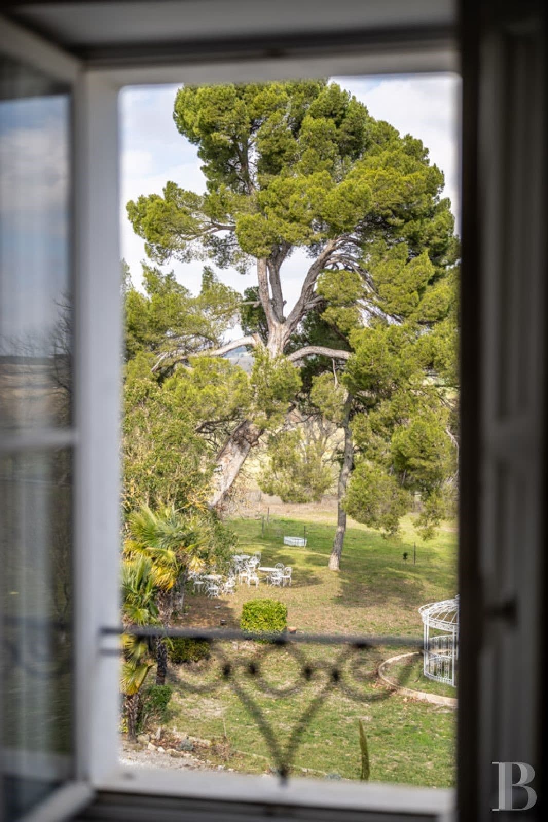 Spacious Castle With 20 Bedrooms And Swimming Pool 5