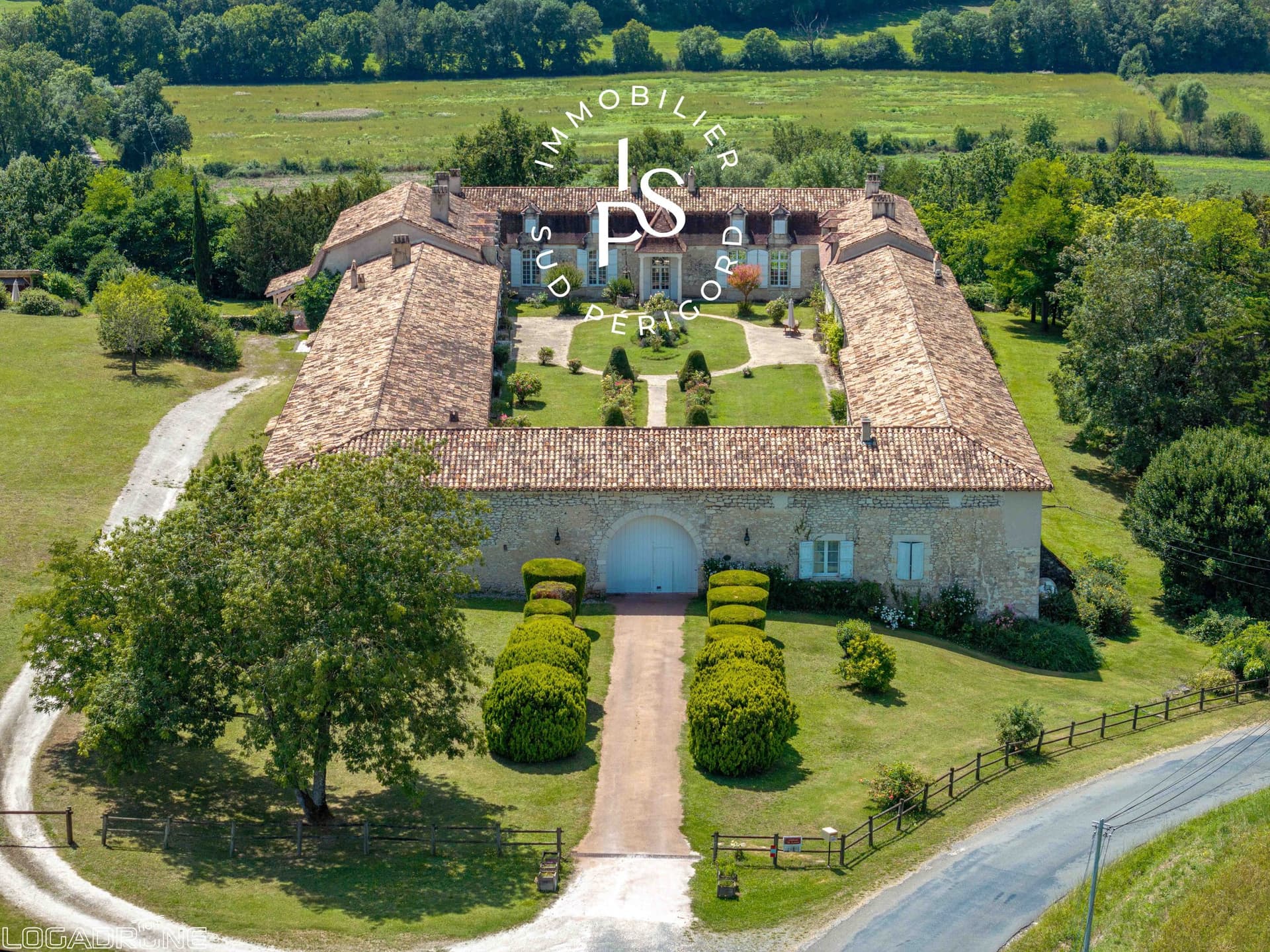 Château with Infinity Pool and Independent Accommodations 3