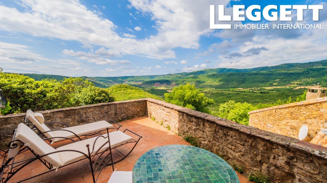 Beautifully Restored 17th Century Château With Adjoining Village House 4