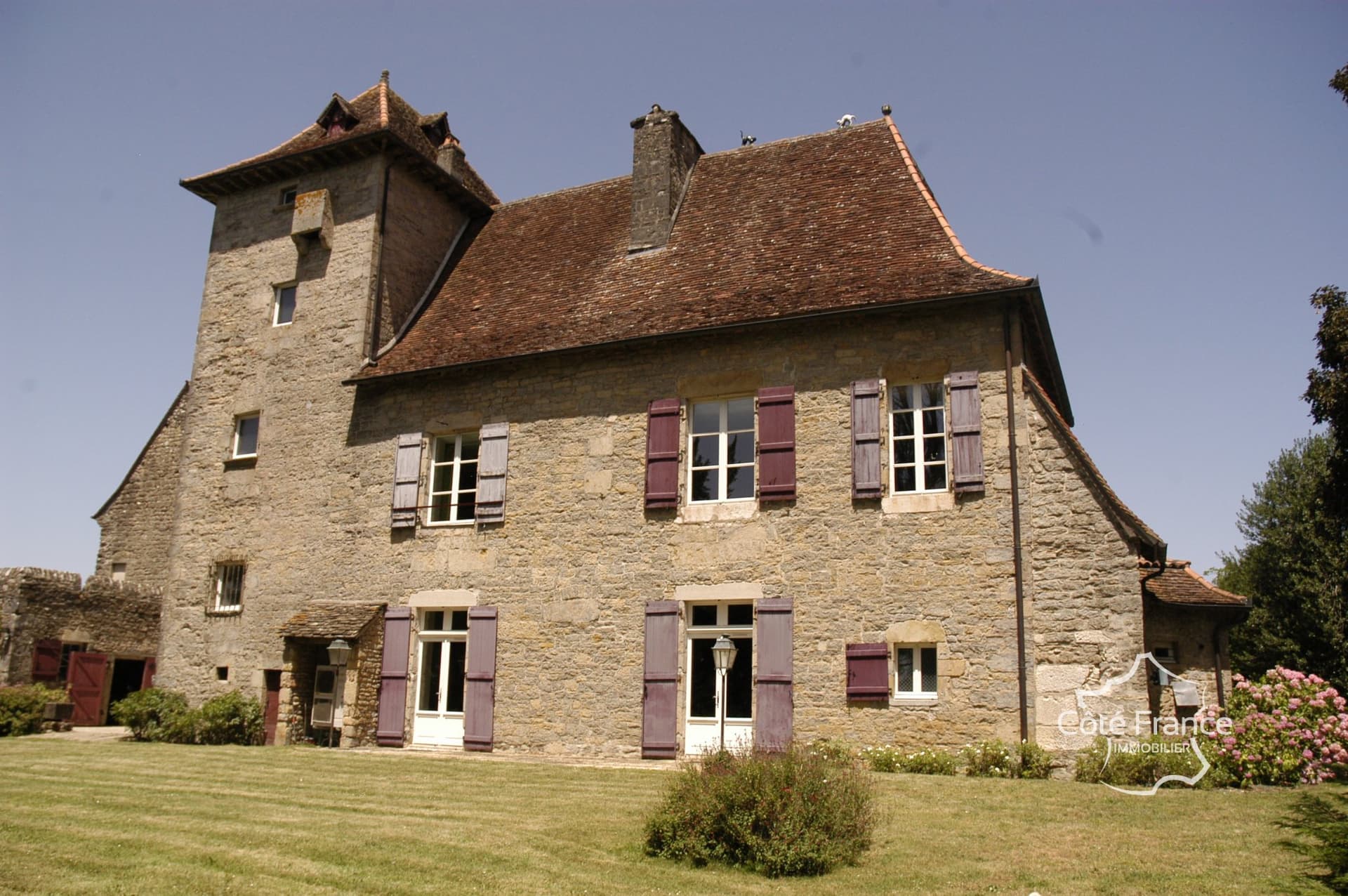 Magnificent 17th Century Château With Guest House And Tower — Château for sale in France