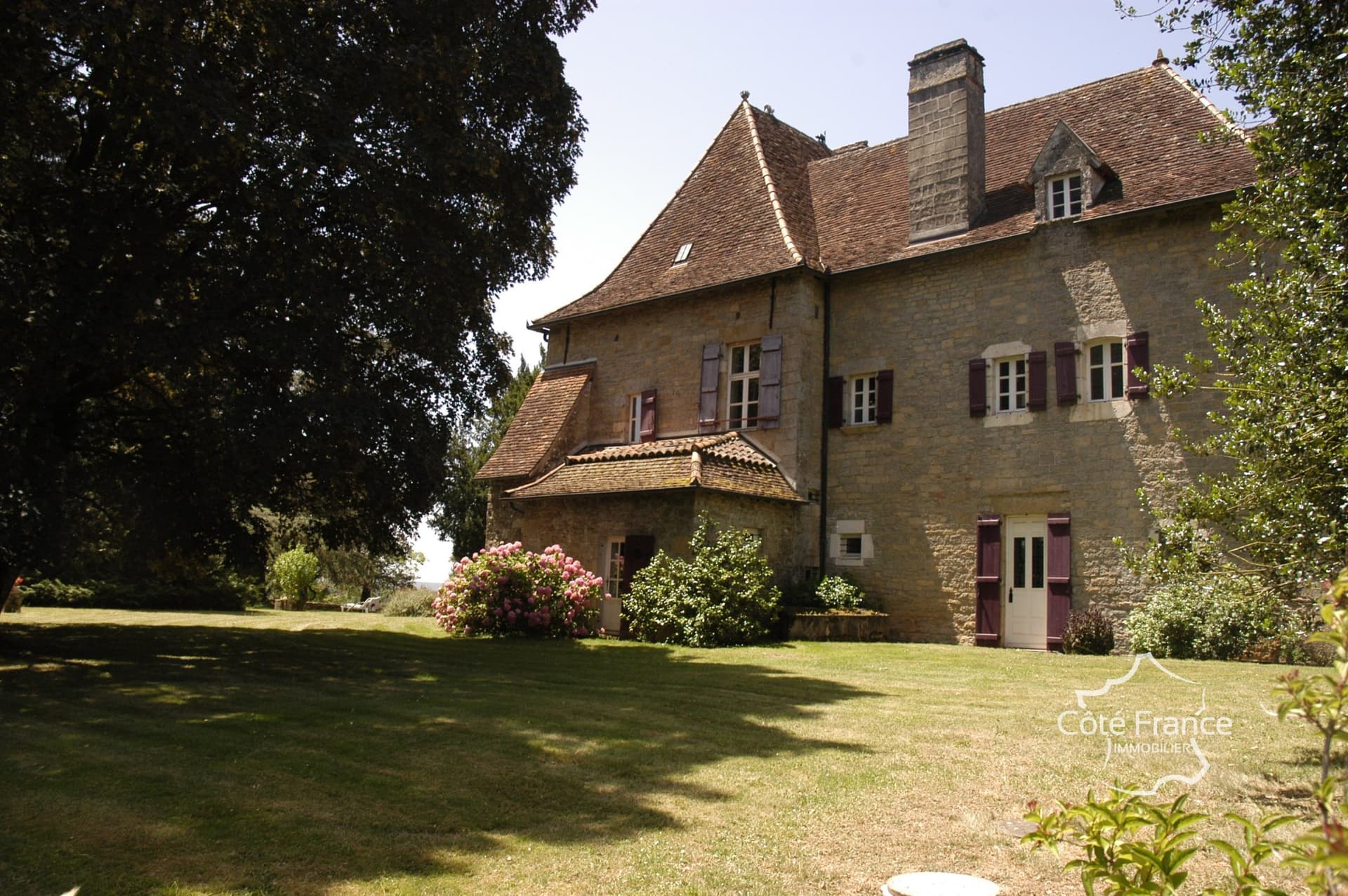 Magnificent 17th Century Château With Guest House And Tower 4