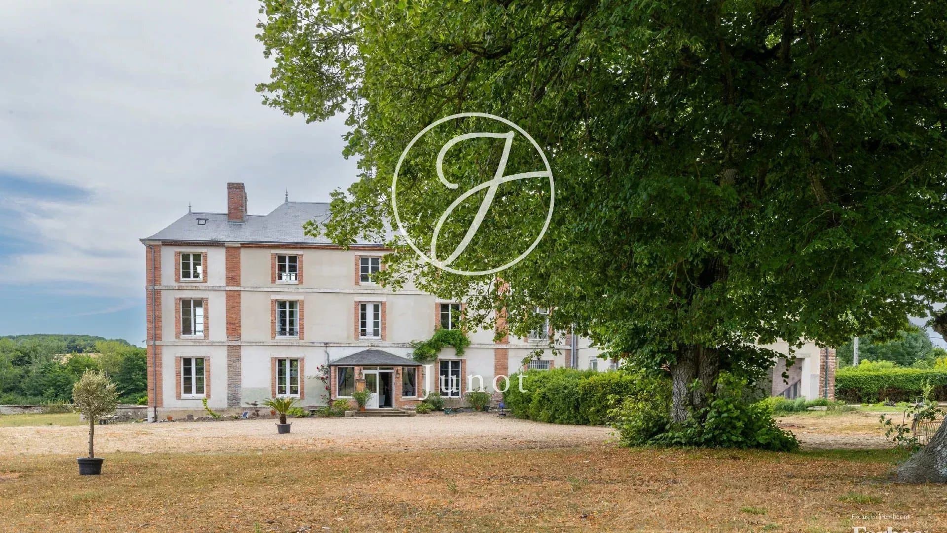 Elegant 18th Century Château with Private Apartment and Scenic Views 3