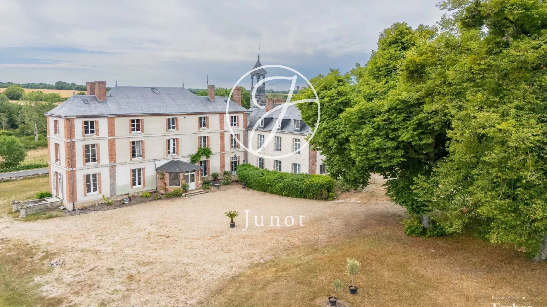 Elegant 18th Century Château with Private Apartment and Scenic Views 4