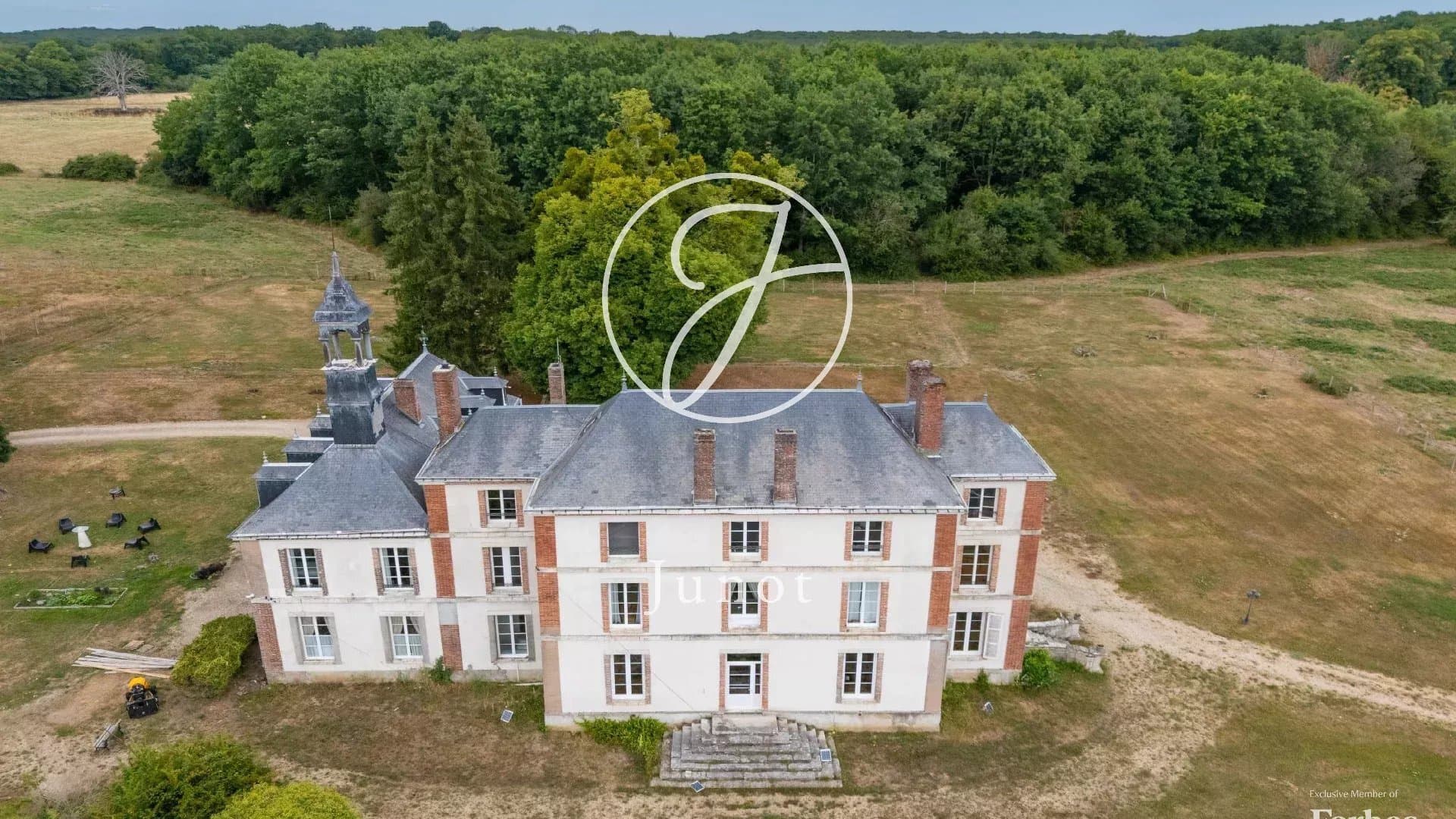 Elegant 18th Century Château with Private Apartment and Scenic Views 5