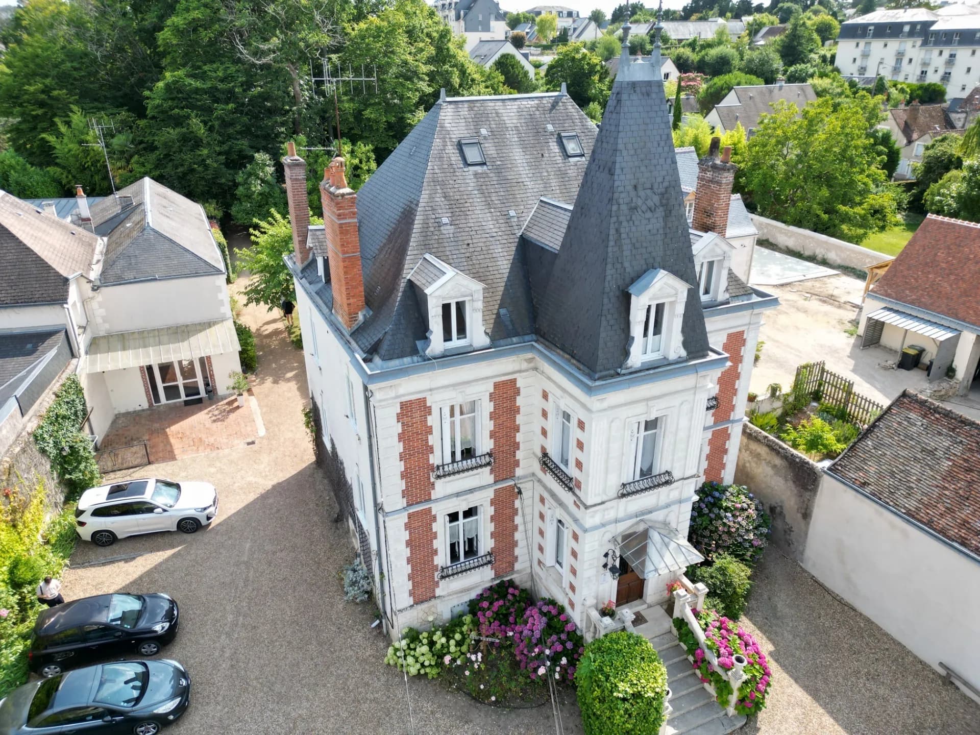 Charming Hotel with 20 Rooms and Pool in Amboise 4
