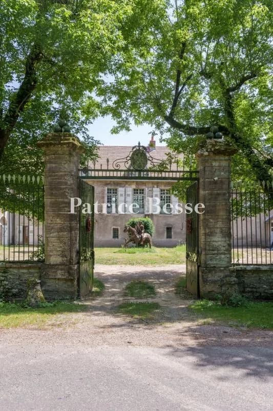 Historic Château With 16th Century Tower And Caretaker's Cottage 2