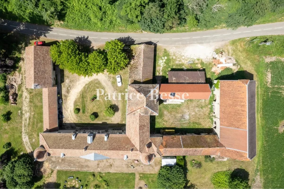 Historic Château With 16th Century Tower And Caretaker's Cottage 4