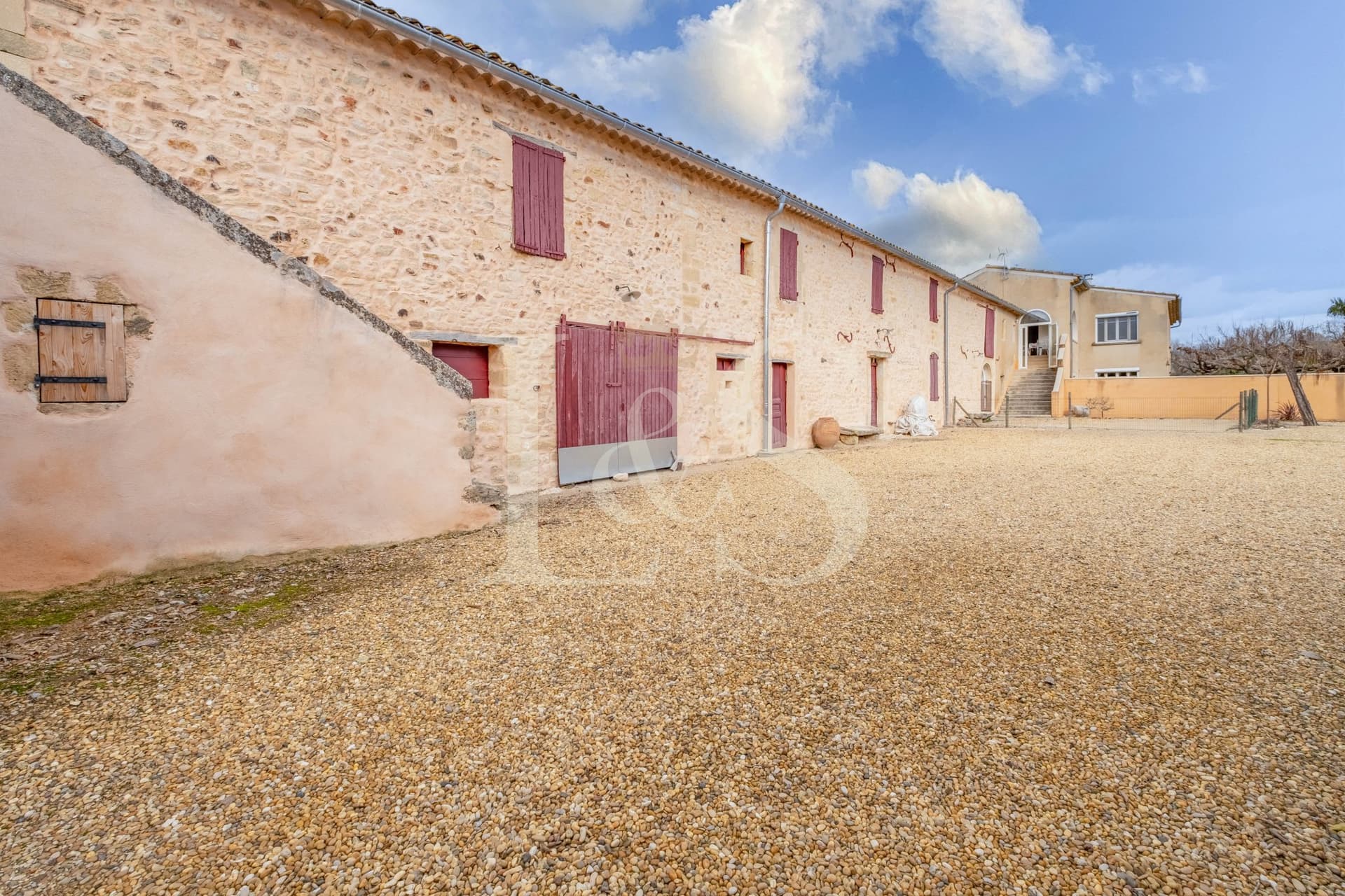 Exceptional 70 Hectare Mas With Vineyard In The Heart Of Provence — in Vaucluse, France