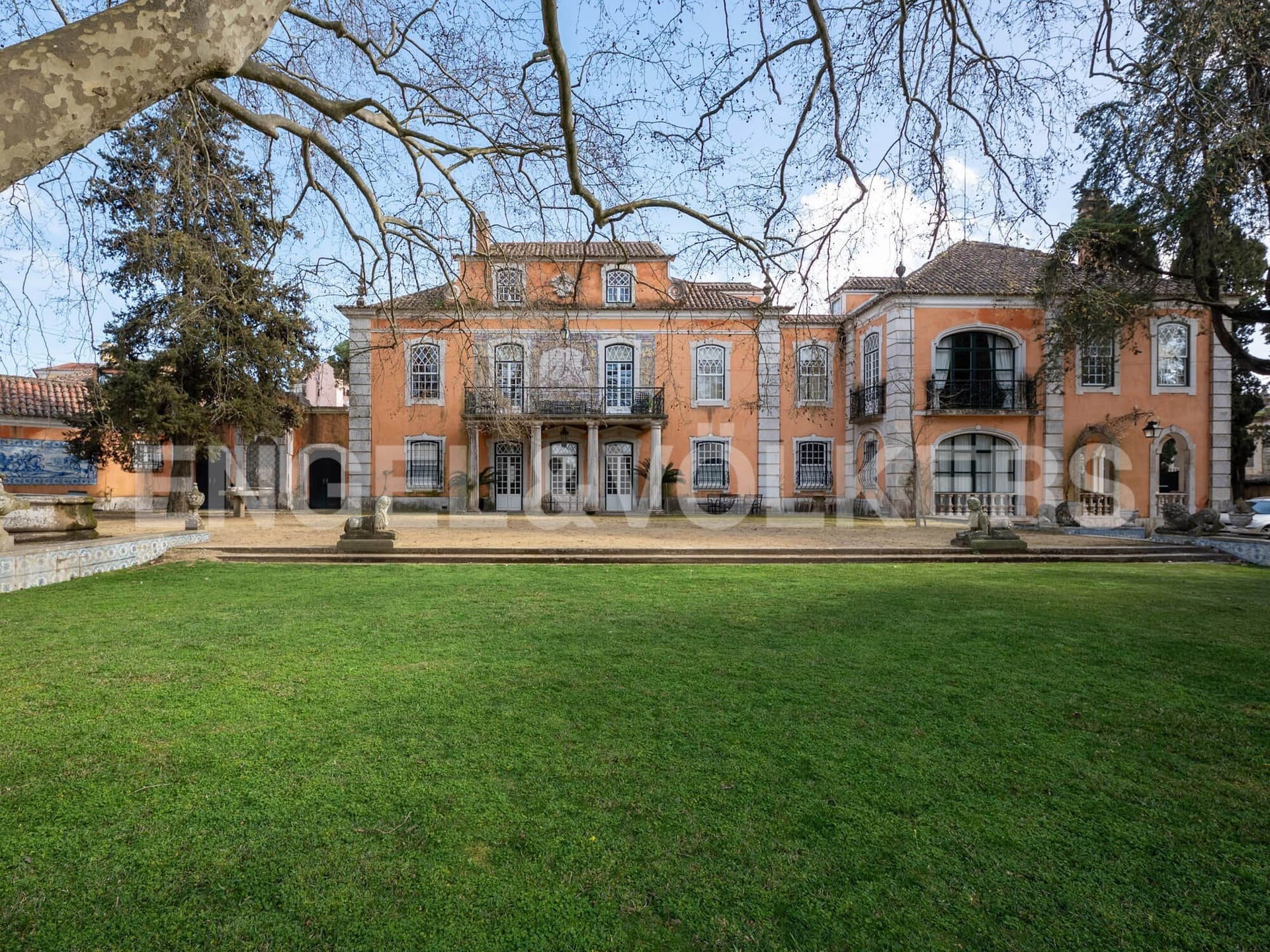 Historic Palace With Cinema, Gym, And Expansive Garden — Palace for sale in Lumiar, Portugal