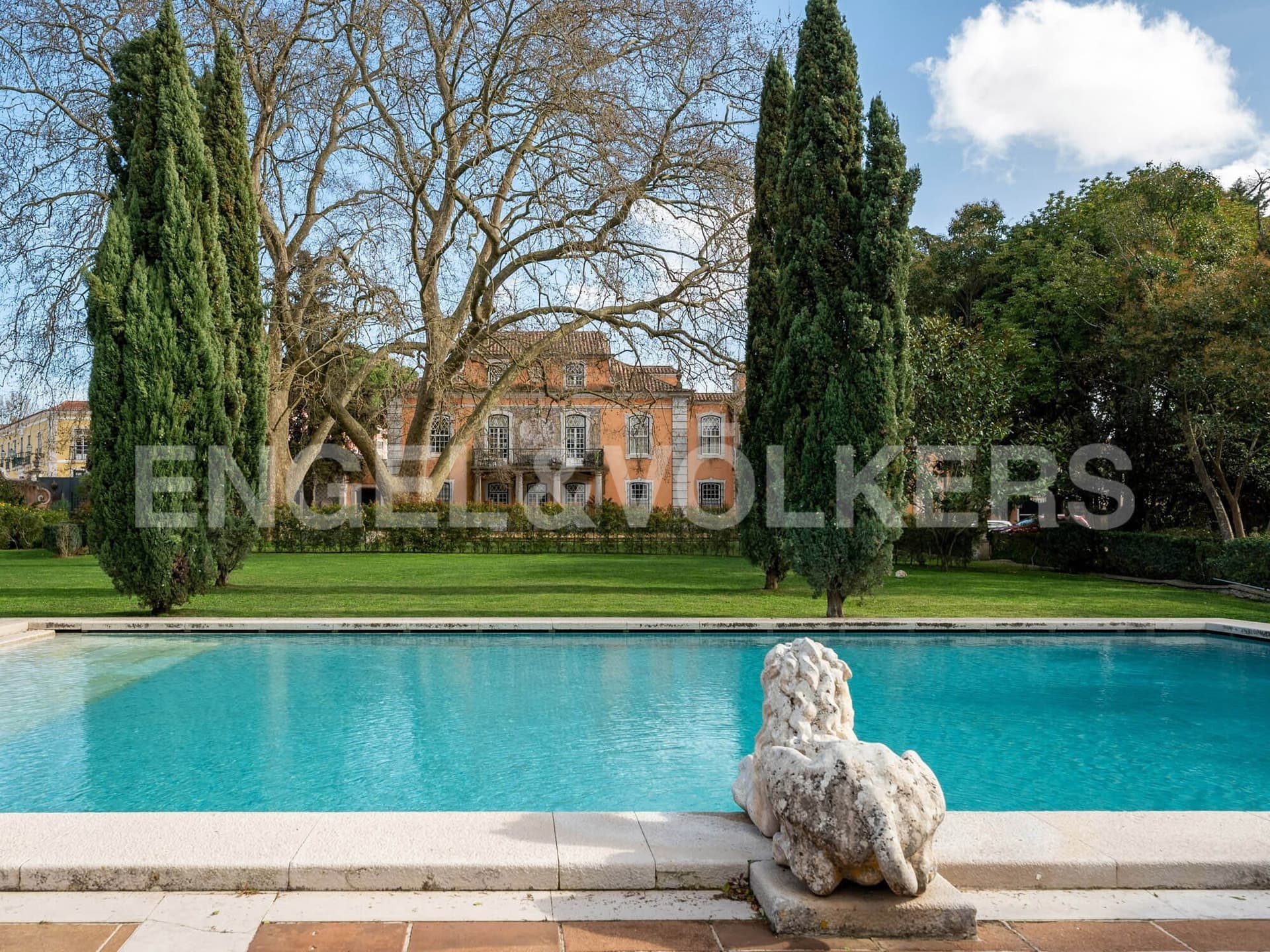 Historic Palace With Cinema, Gym, And Expansive Garden 3