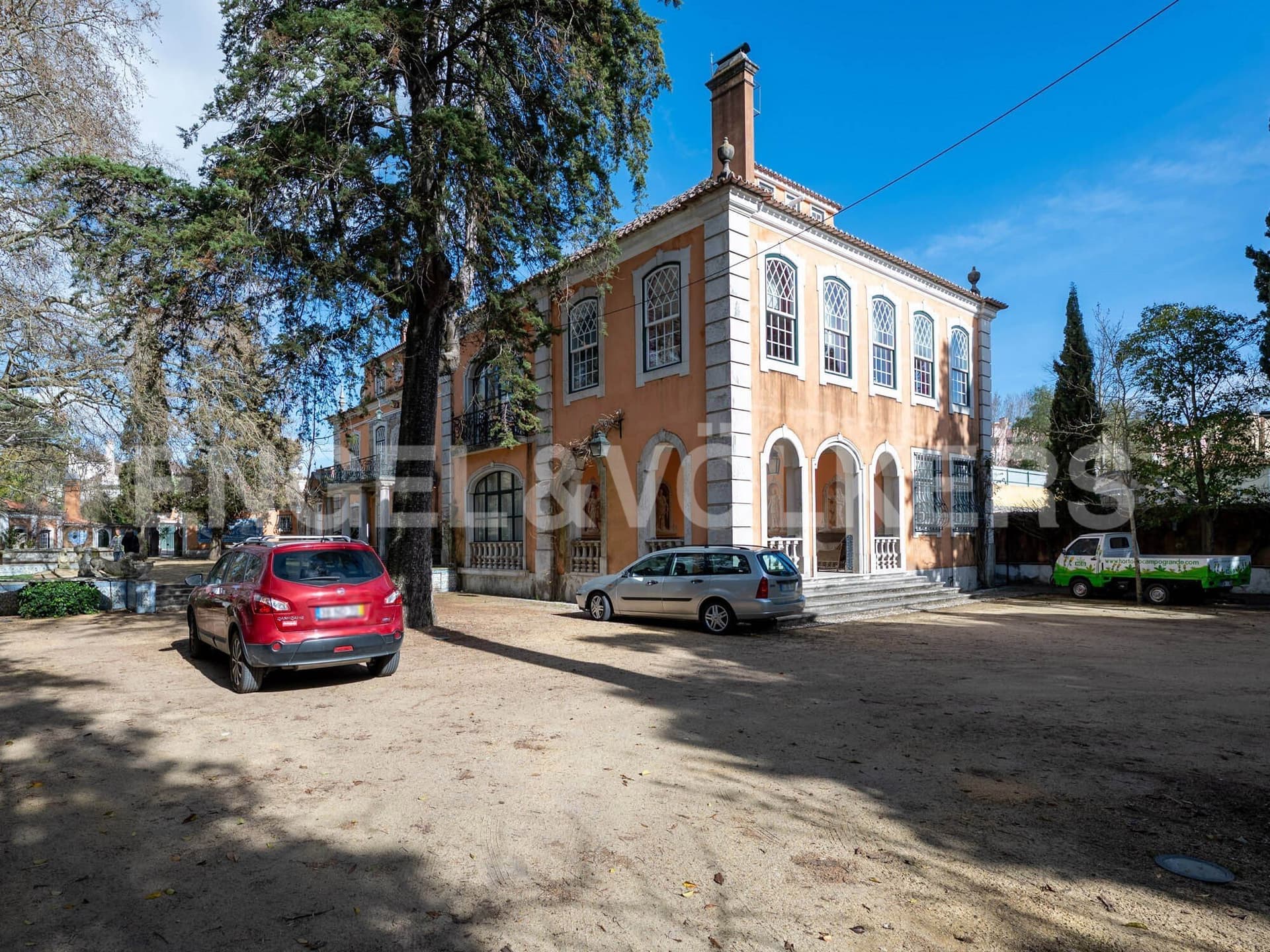Historic Palace With Cinema, Gym, And Expansive Garden 5