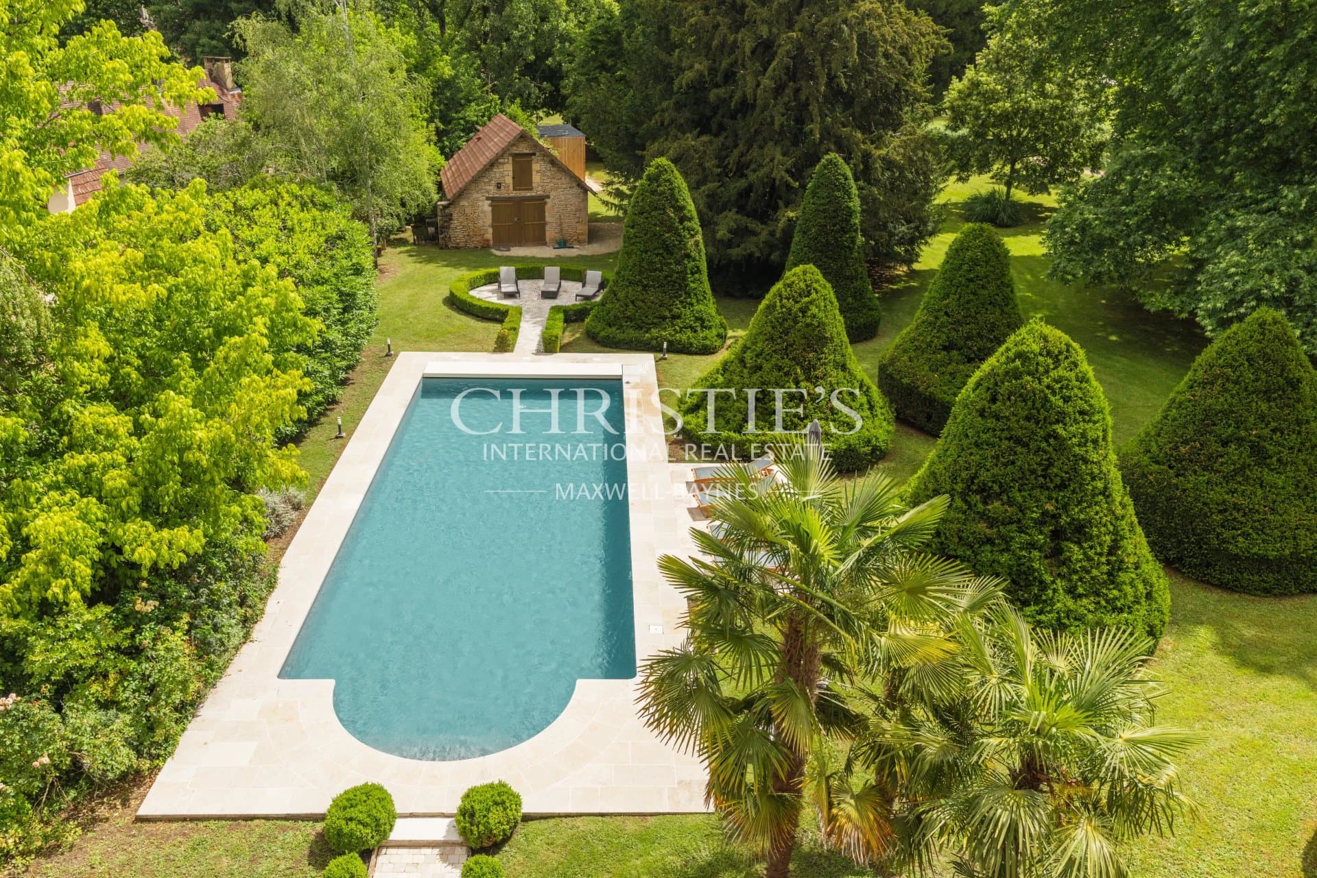 Magnificent Château Overlooking the River Vézère with 9 Bedrooms 4