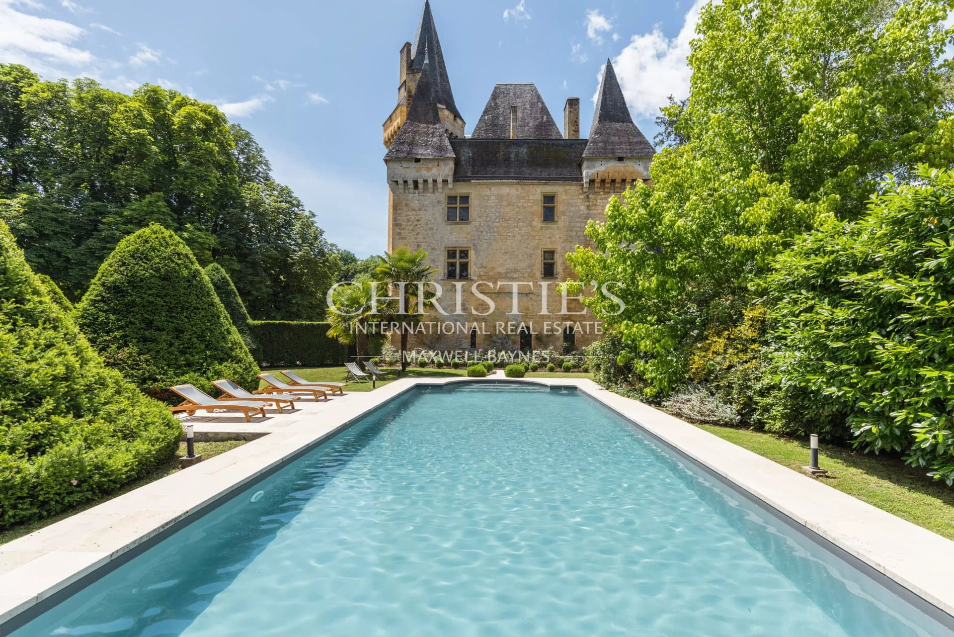 Magnificent Château Overlooking the River Vézère with 9 Bedrooms 5
