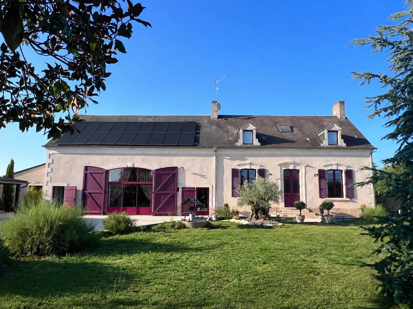 Elegant Early 20th Century Bourgeois House in Landscaped Park
