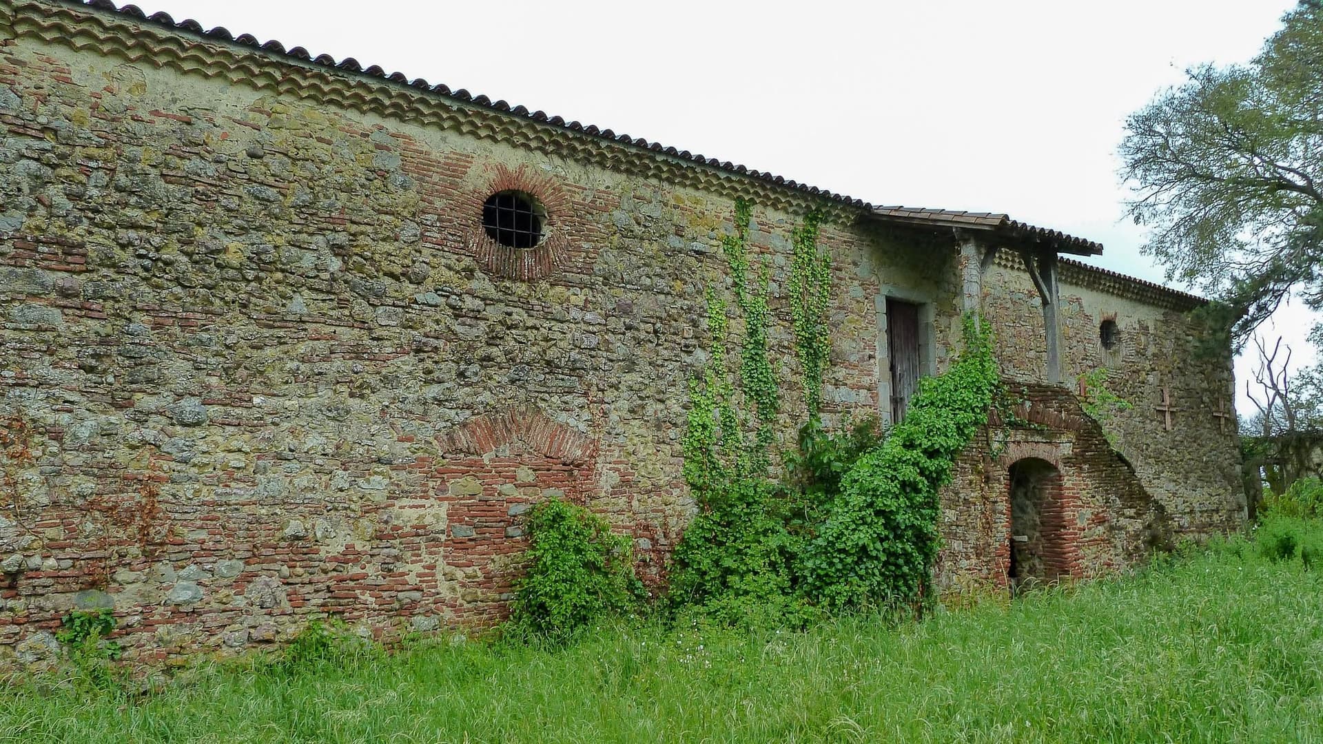 Historic Castle Awaiting Restoration With Breathtaking Views 4